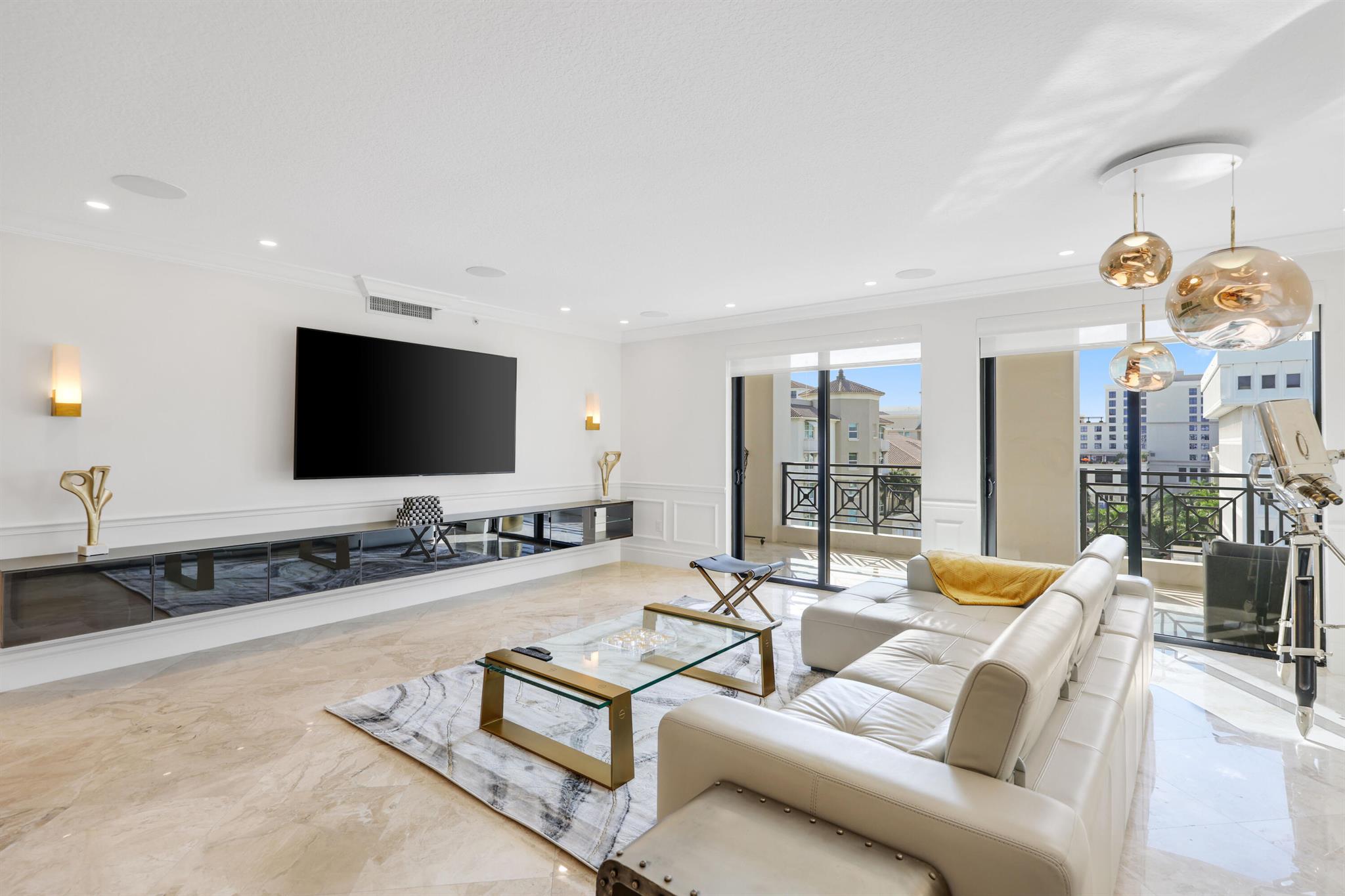 200 EAST PALMETTO PARK CO - Residential Lease