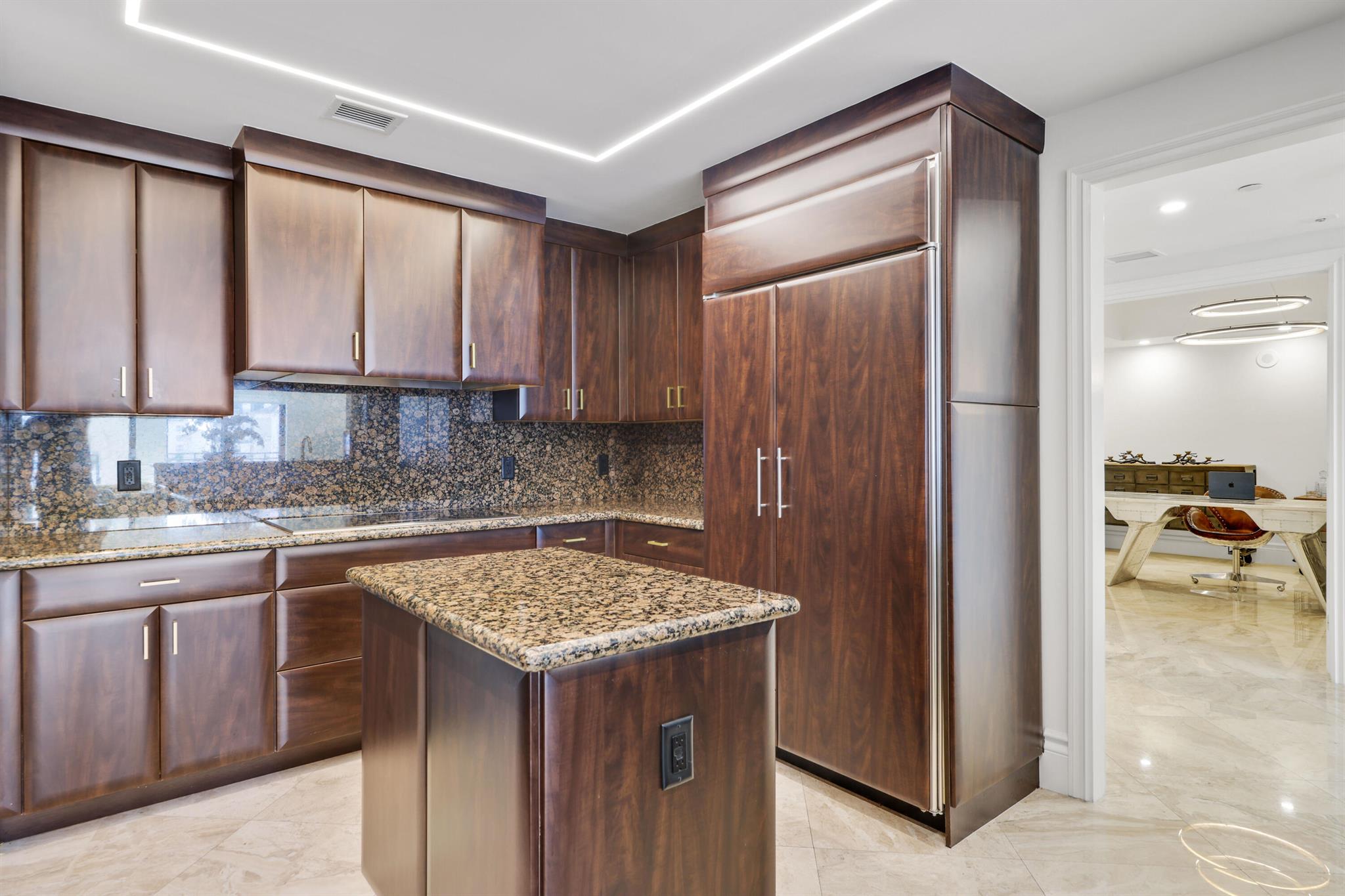 200 EAST PALMETTO PARK CO - Residential Lease