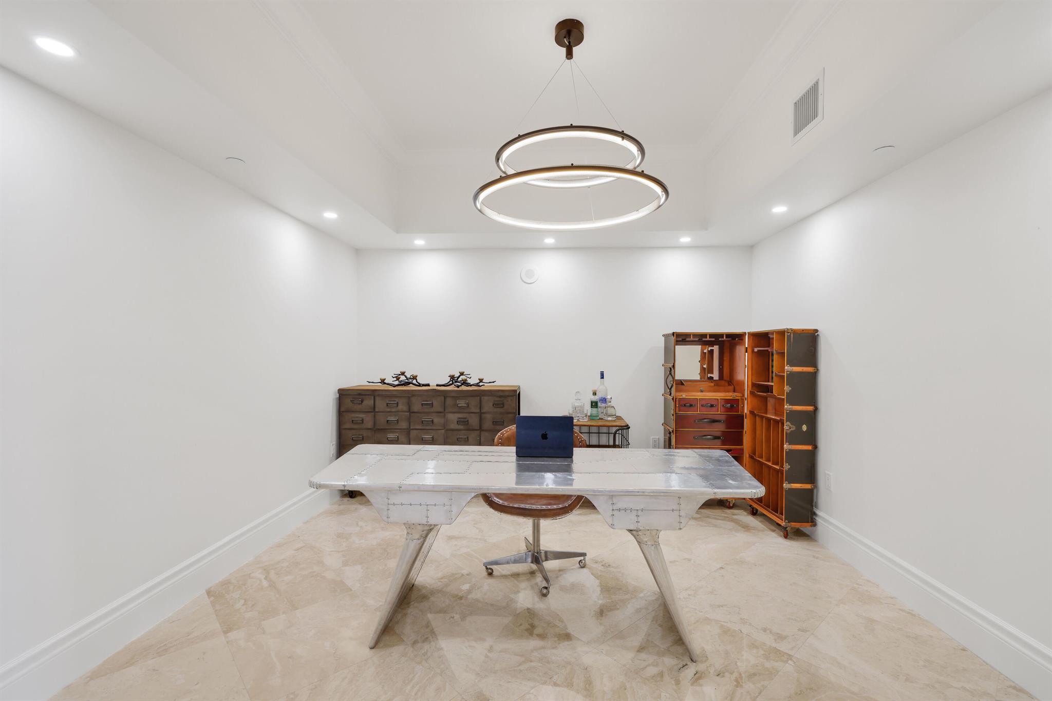 200 EAST PALMETTO PARK CO - Residential Lease