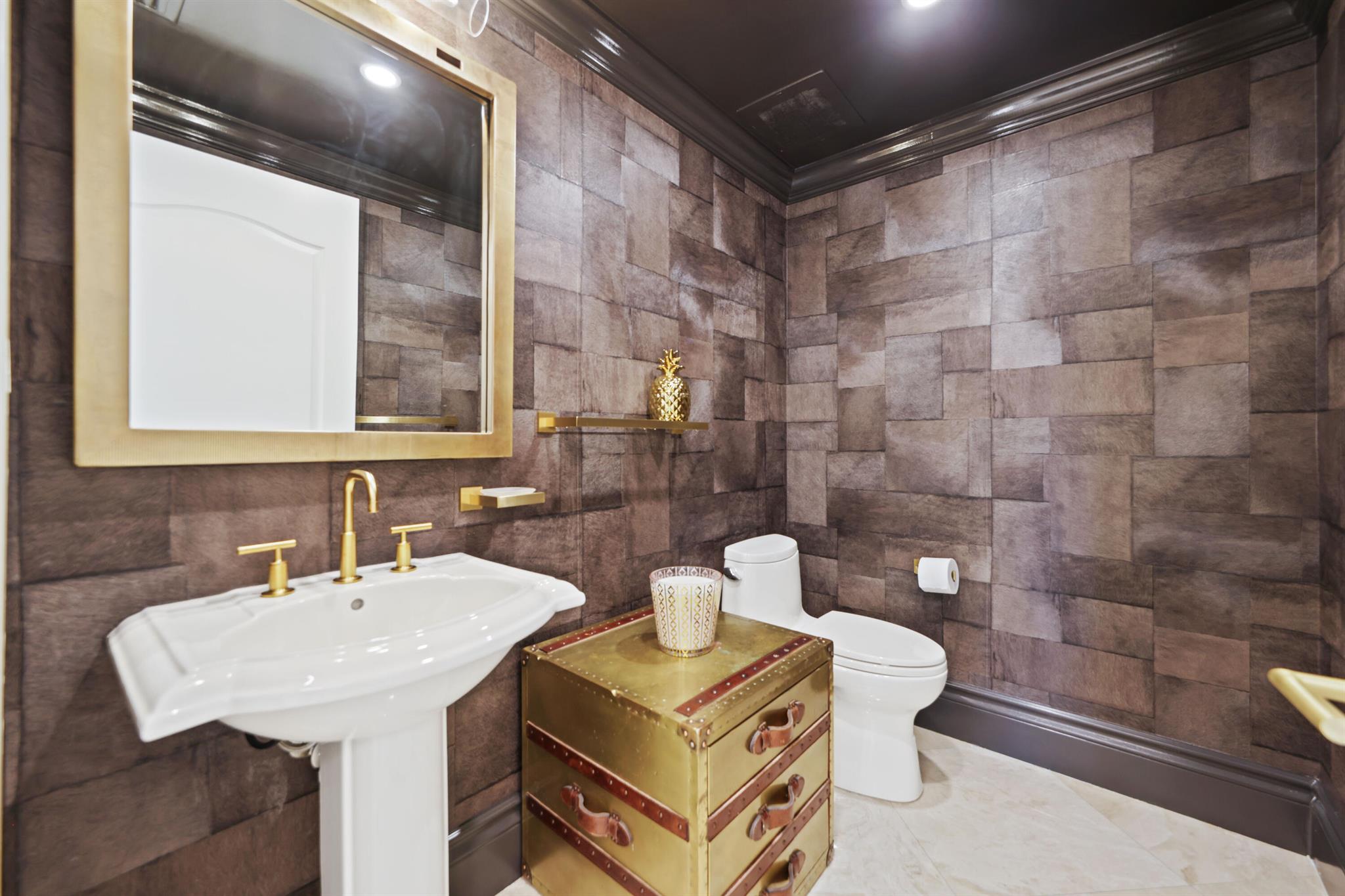 200 EAST PALMETTO PARK CO - Residential Lease