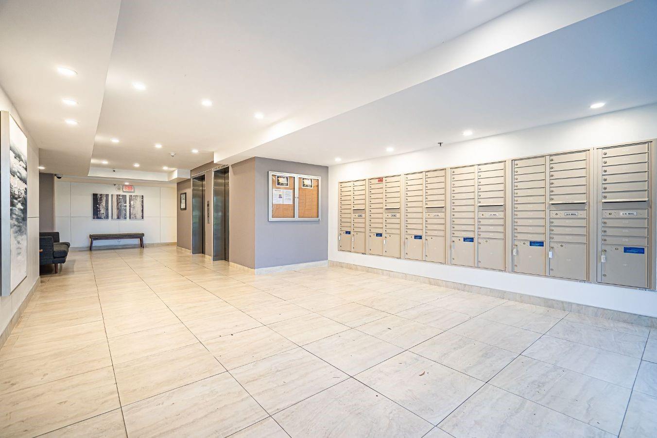 105 Lake Emerald Dr 814
