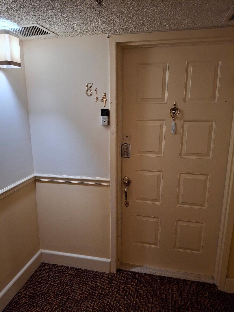 105 Lake Emerald Dr 814