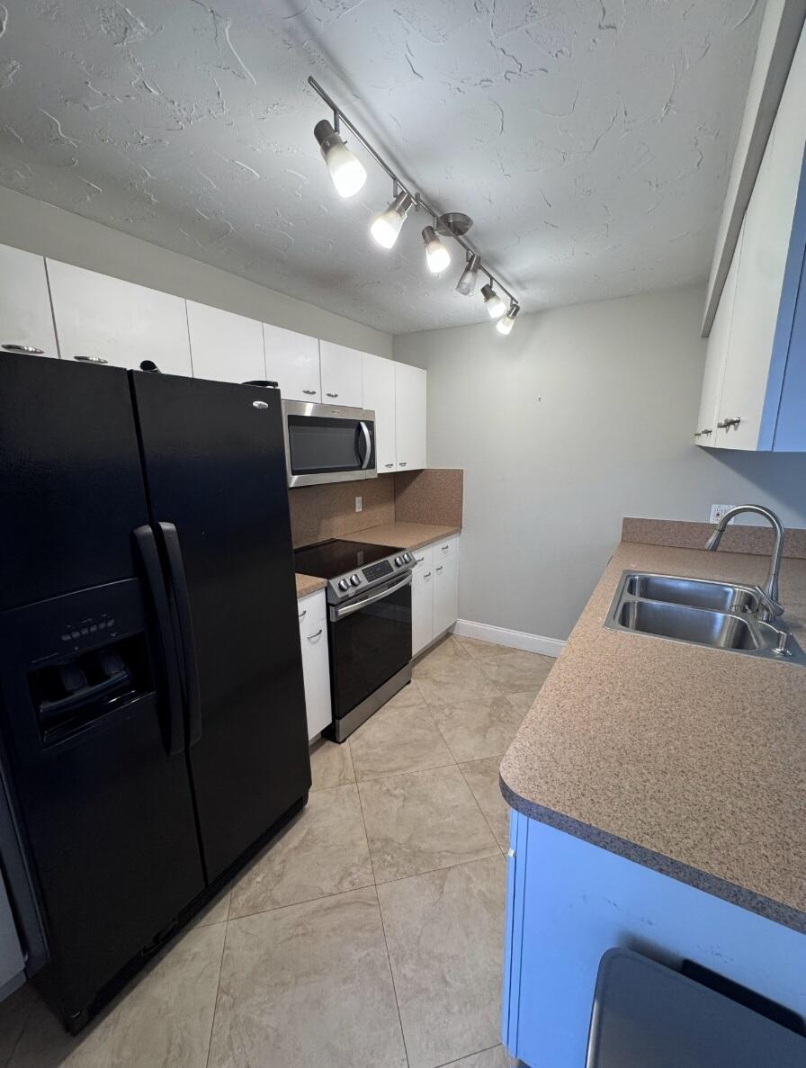 1532 W Harmony Lake Circle