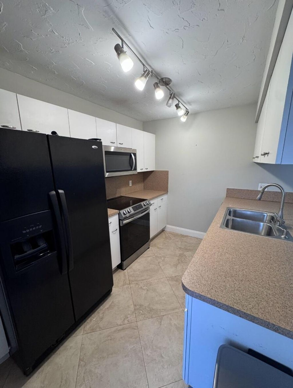 Photo of 1532 W Harmony Lake Circle, Davie, FL 33324 (MLS # B26010136)