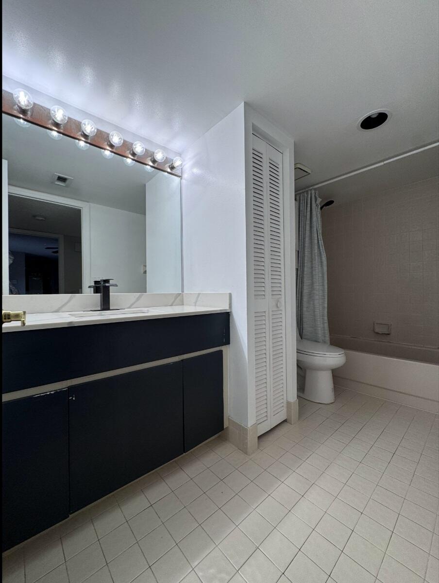 1532 W Harmony Lake Circle