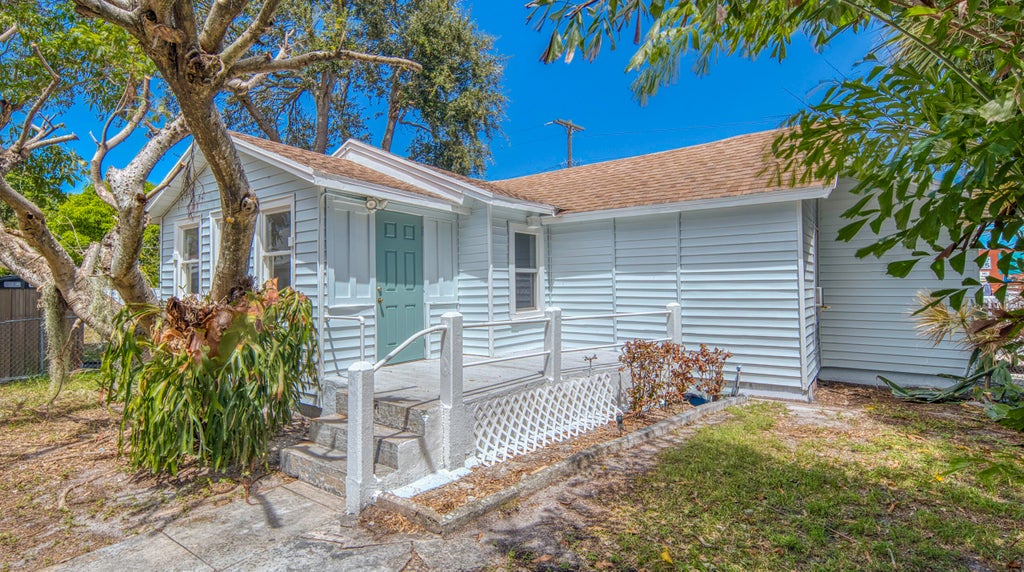 Photo of 708 N H Street, Lake Worth Beach, FL 33460 (MLS # B26069651)