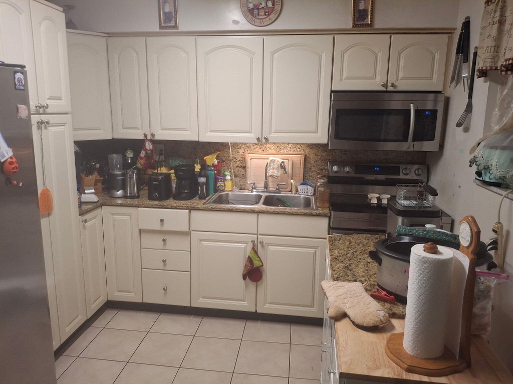 Photo of 537 NW 17th Avenue, Fort Lauderdale, FL 33311 (MLS # B26093873)