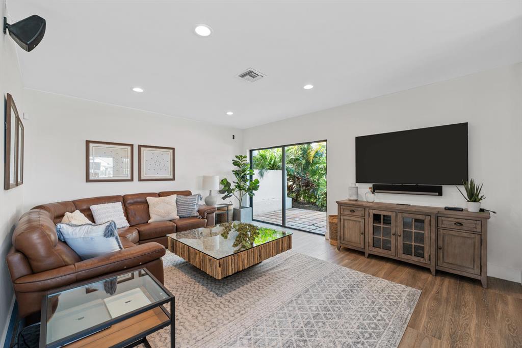 PALM BEACH POINT - Residential