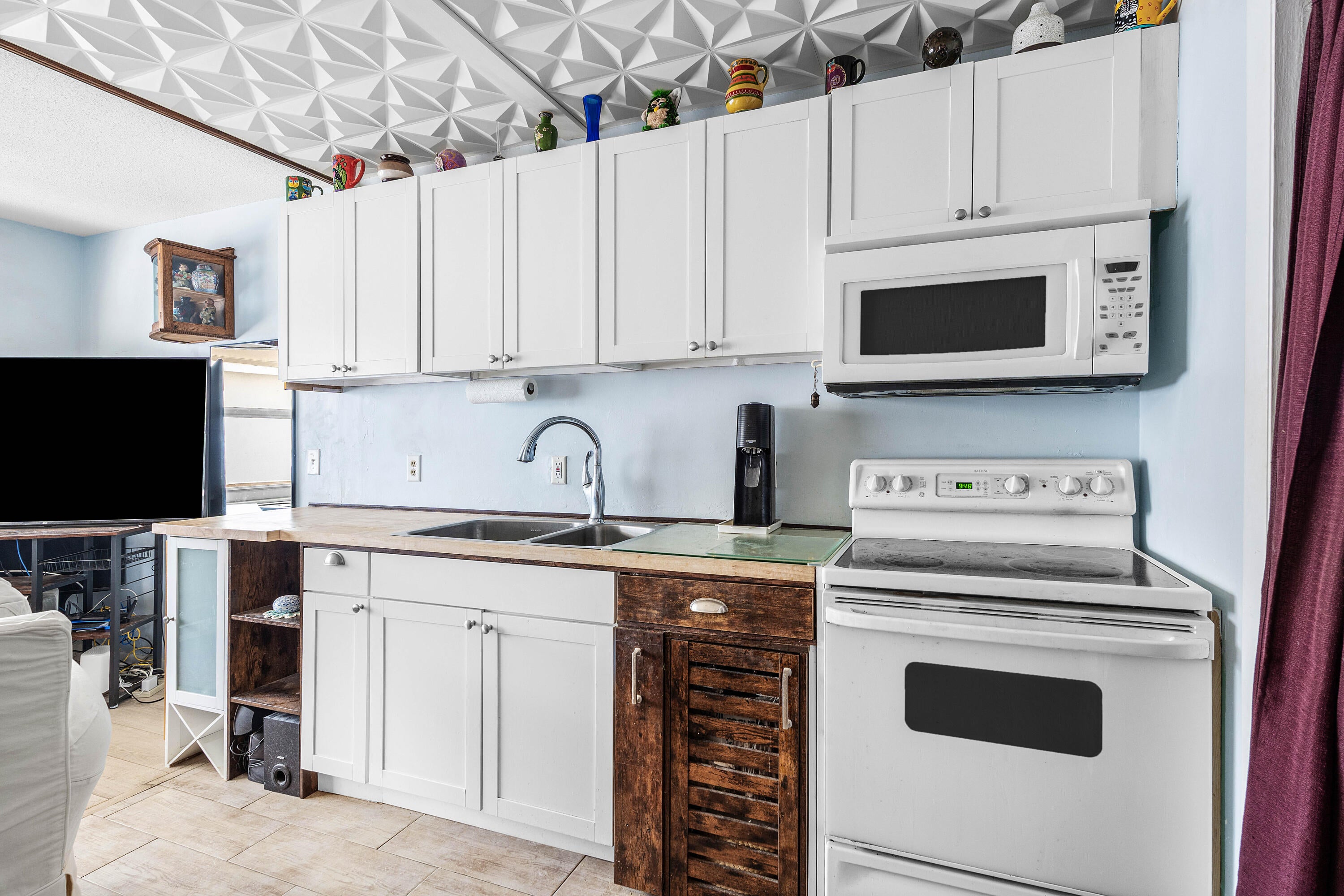 5505 N Ocean Boulevard 11-208, Ocean Ridge, FL, 33435/$245,000 3 5505 N Ocean Boulevard 11-208
