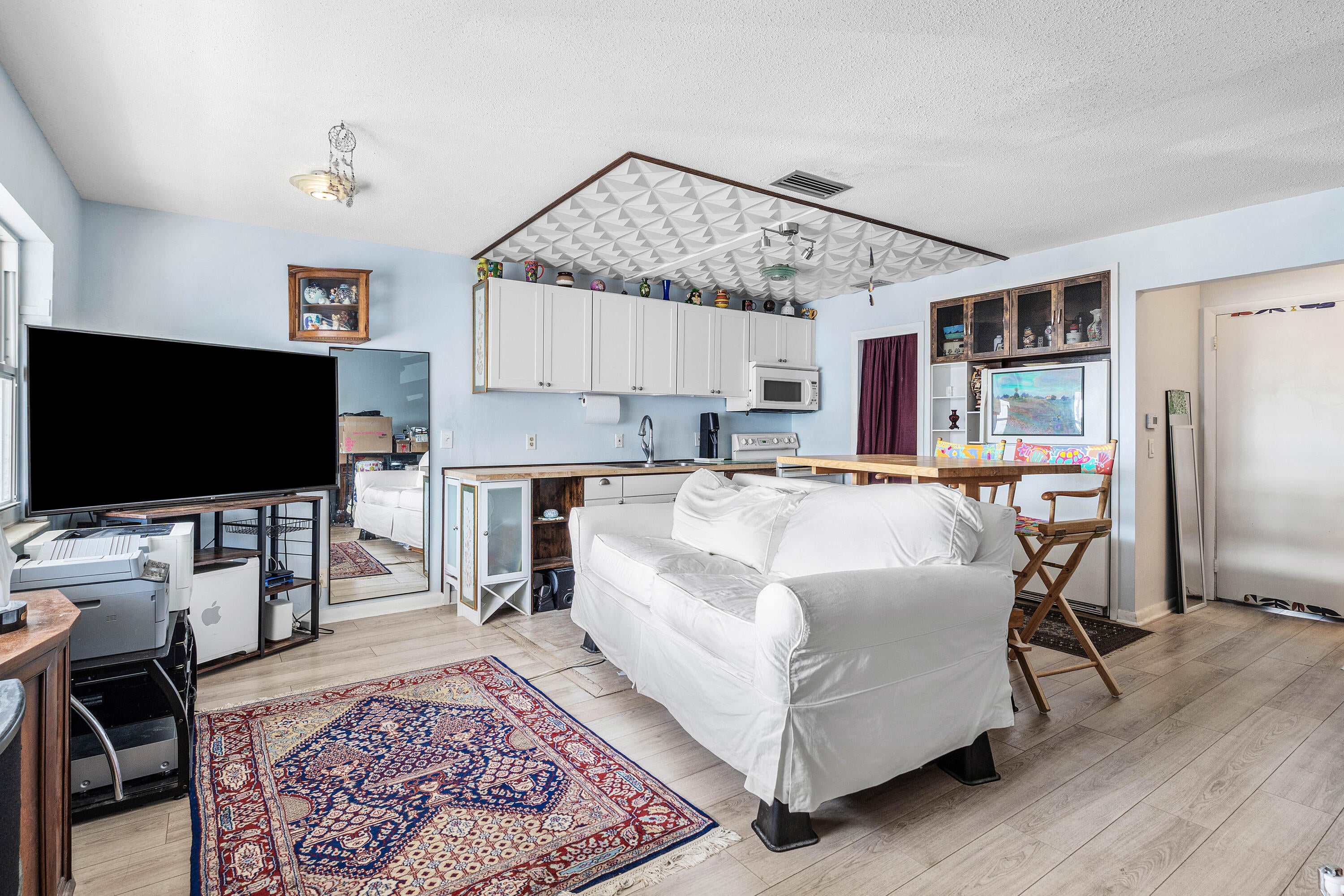 5505 N Ocean Boulevard 11-208, Ocean Ridge, FL, 33435/$245,000 2 5505 N Ocean Boulevard 11-208