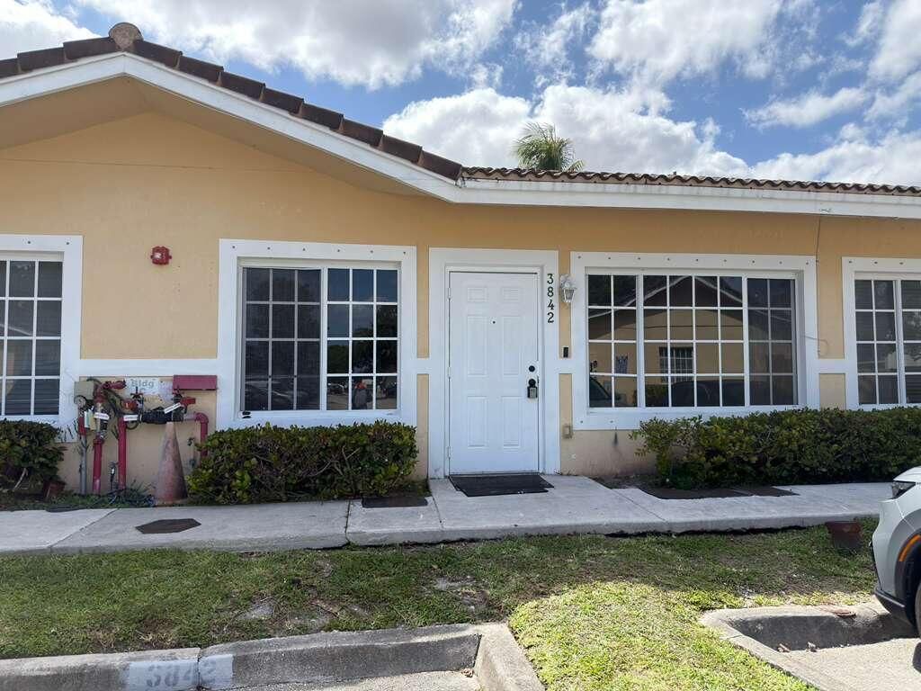 Photo of 3842 SW 48th Avenue, Hollywood, FL 33023 (MLS # B26026653)