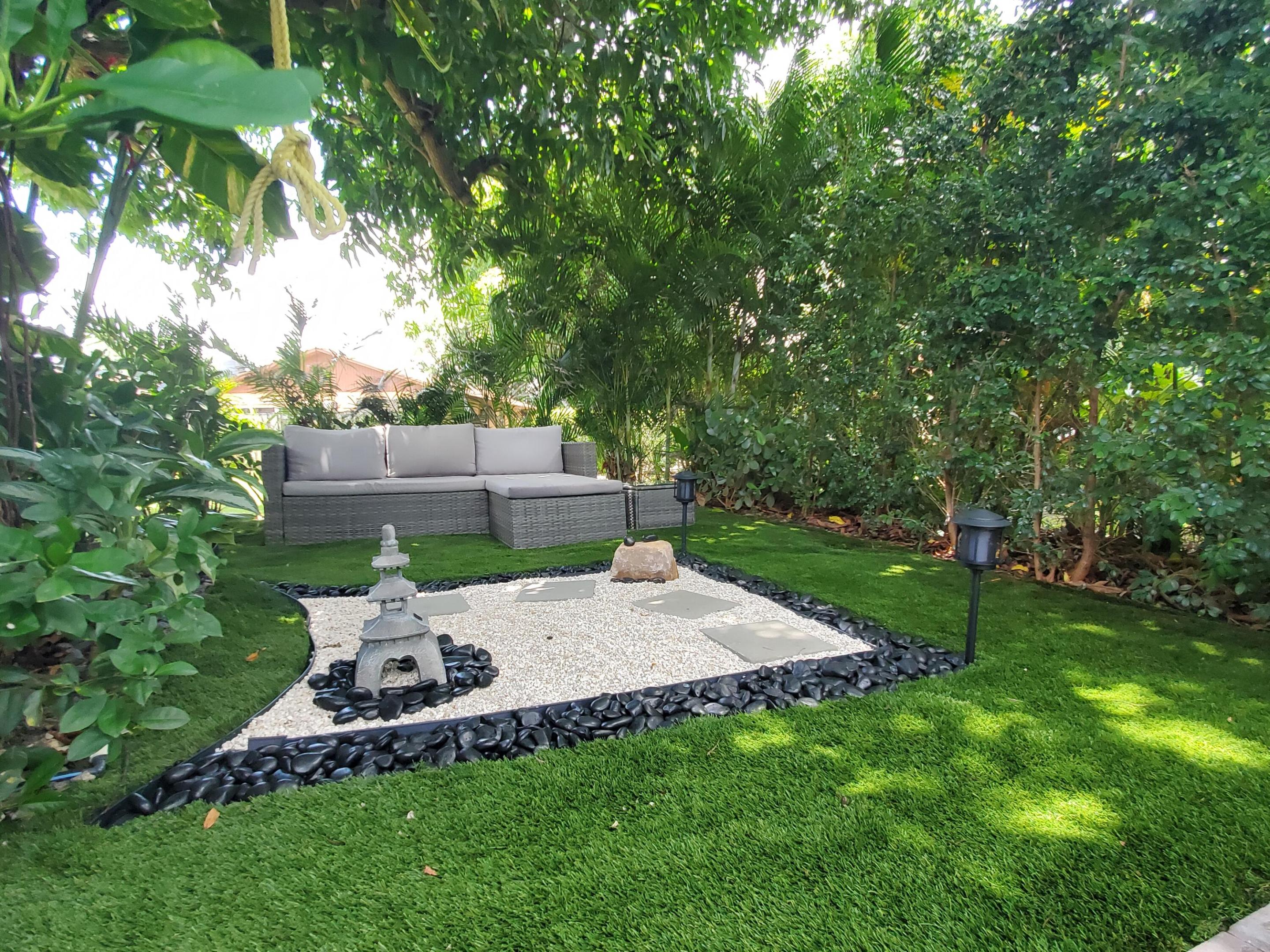 LOS MANGOS PATIO VILLAS AND TOWNHOMES - Residential