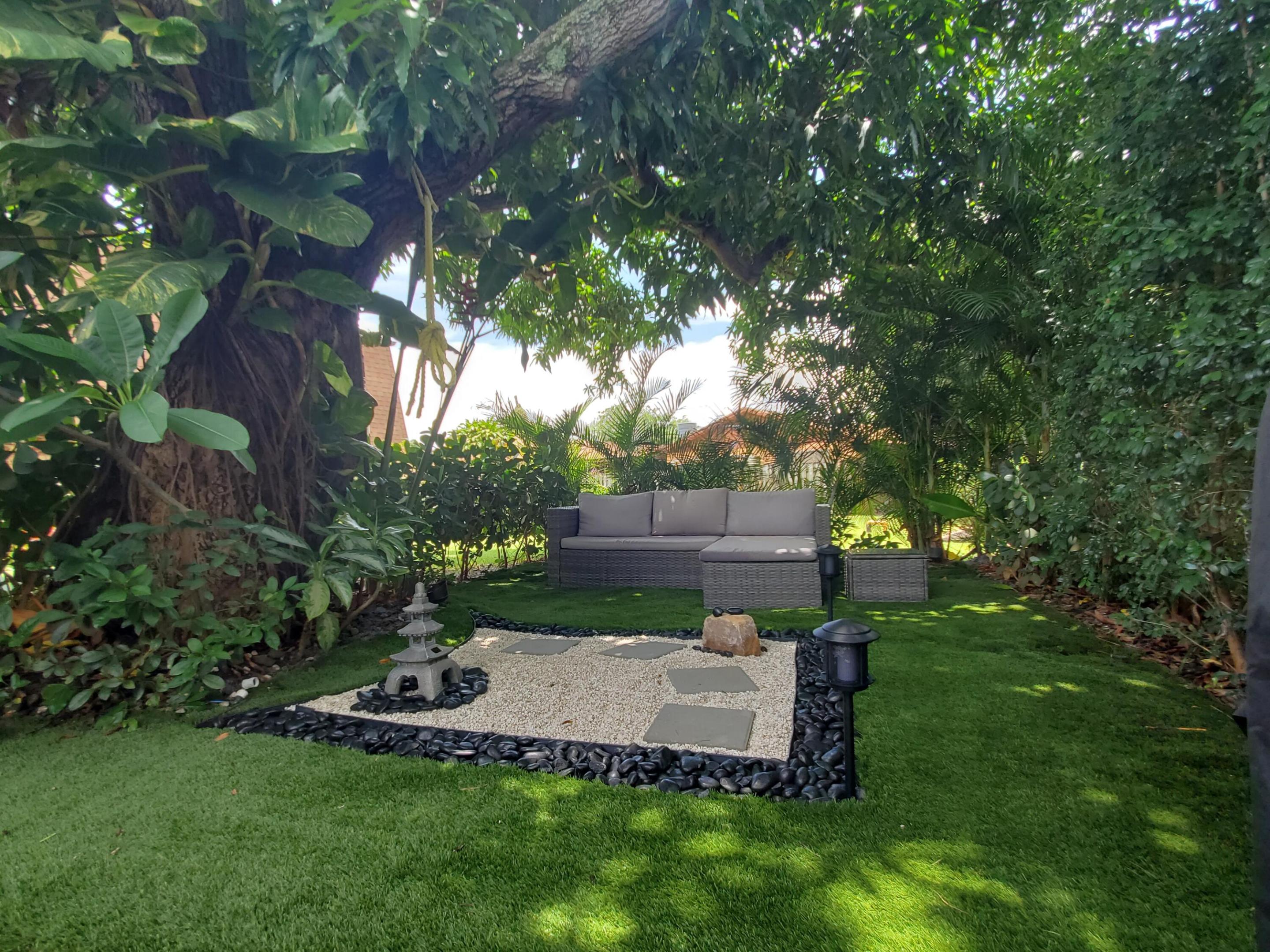 LOS MANGOS PATIO VILLAS AND TOWNHOMES - Residential