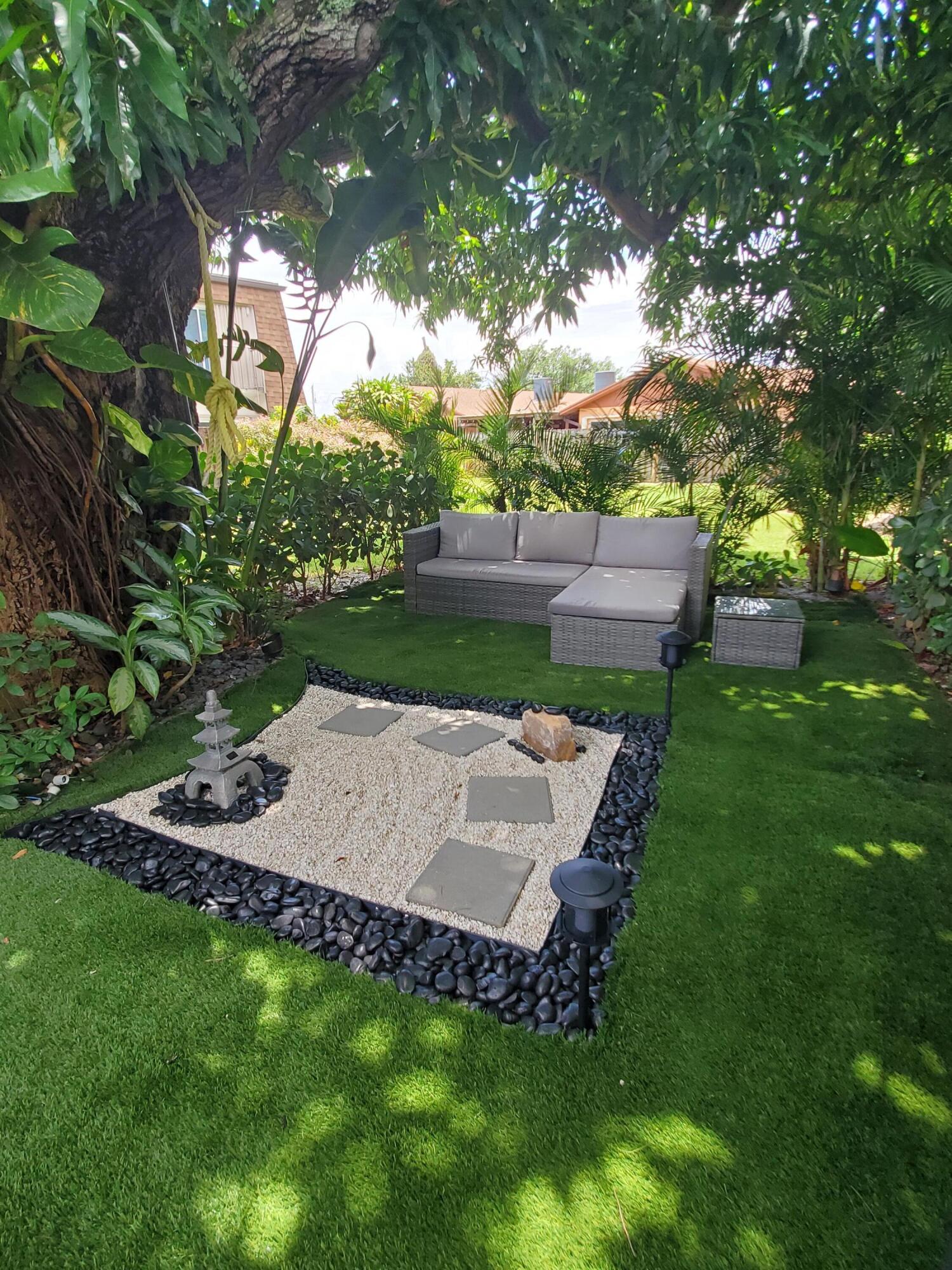 LOS MANGOS PATIO VILLAS AND TOWNHOMES - Residential