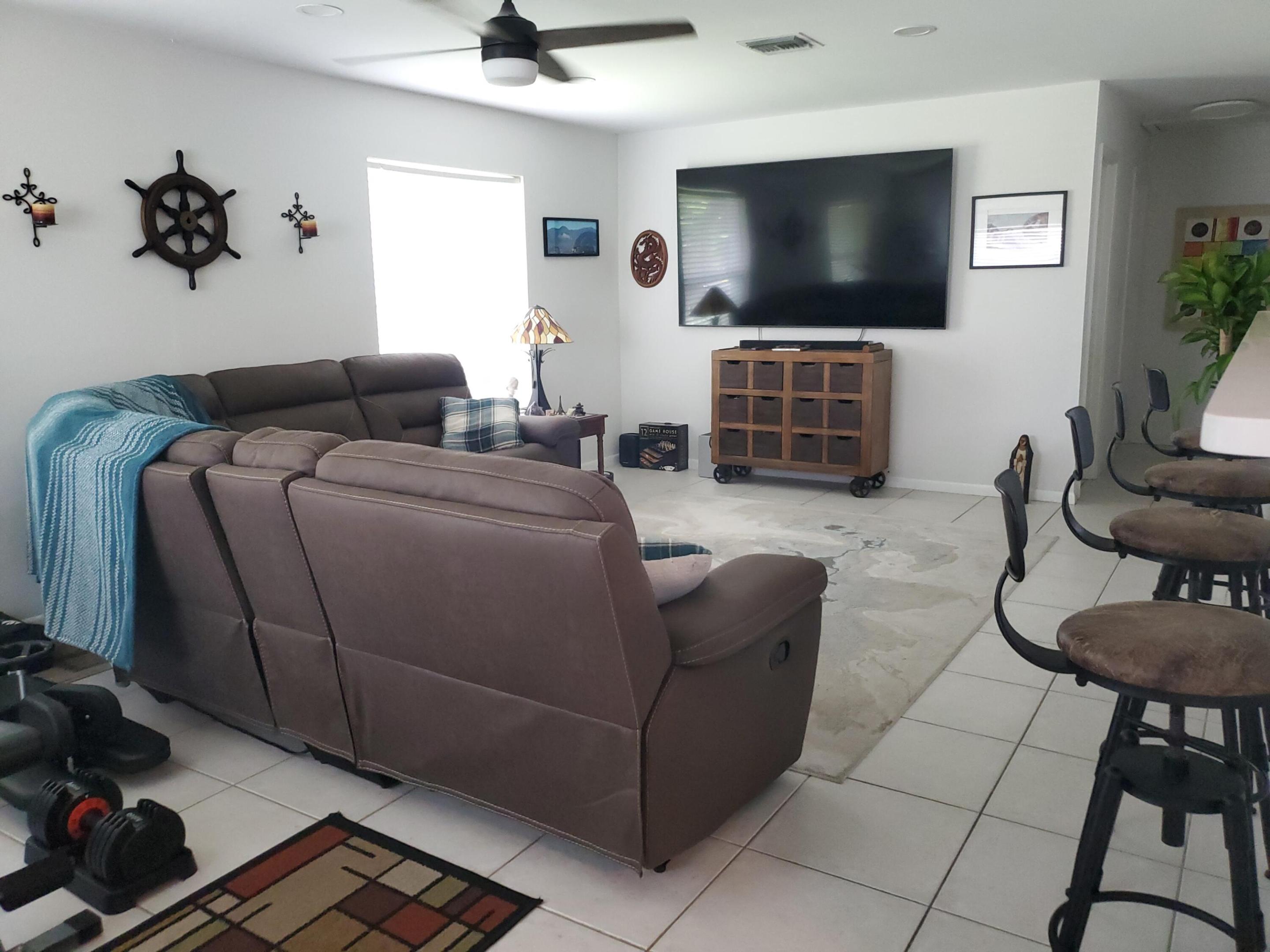 LOS MANGOS PATIO VILLAS AND TOWNHOMES - Residential