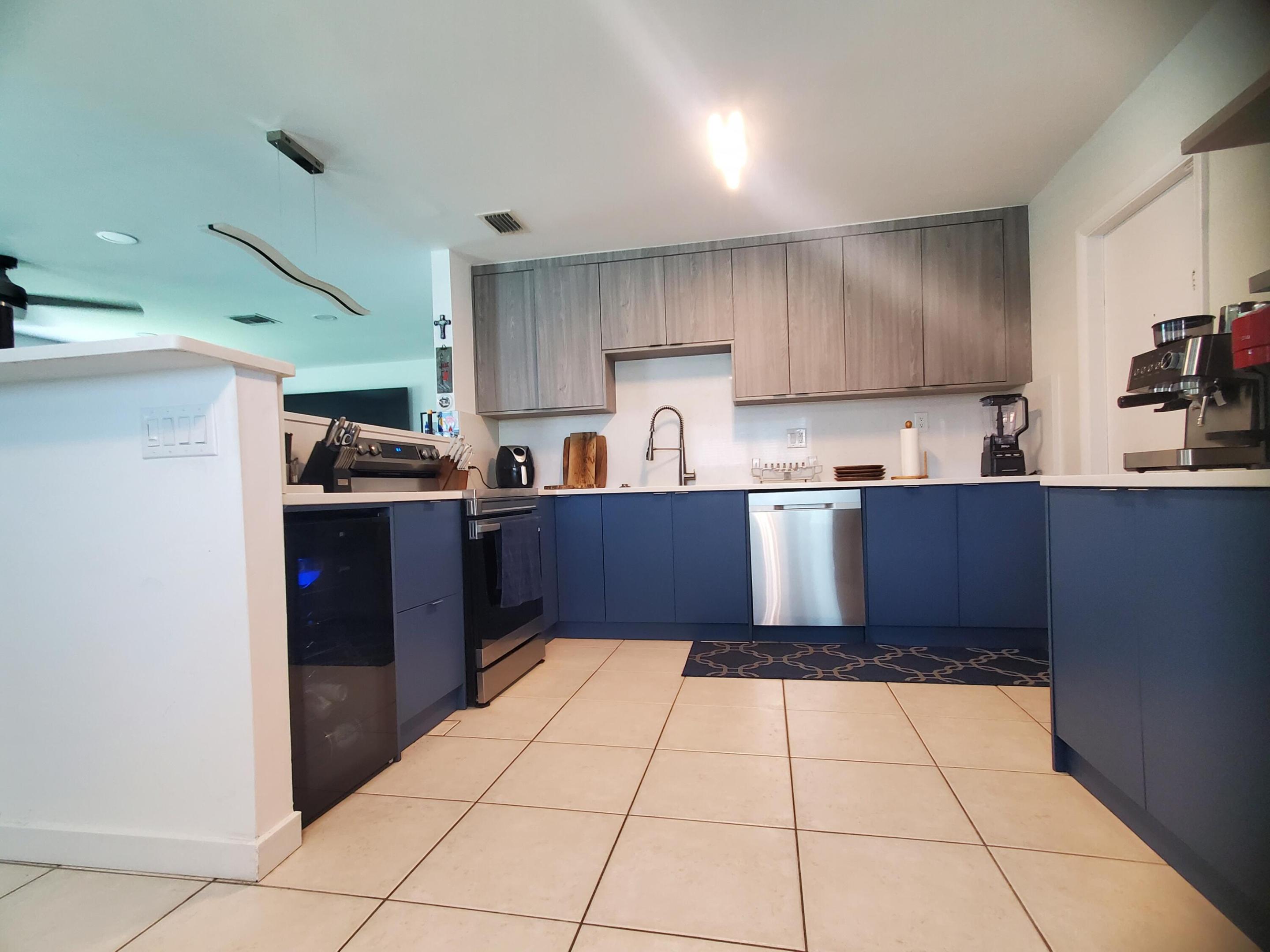 LOS MANGOS PATIO VILLAS AND TOWNHOMES - Residential