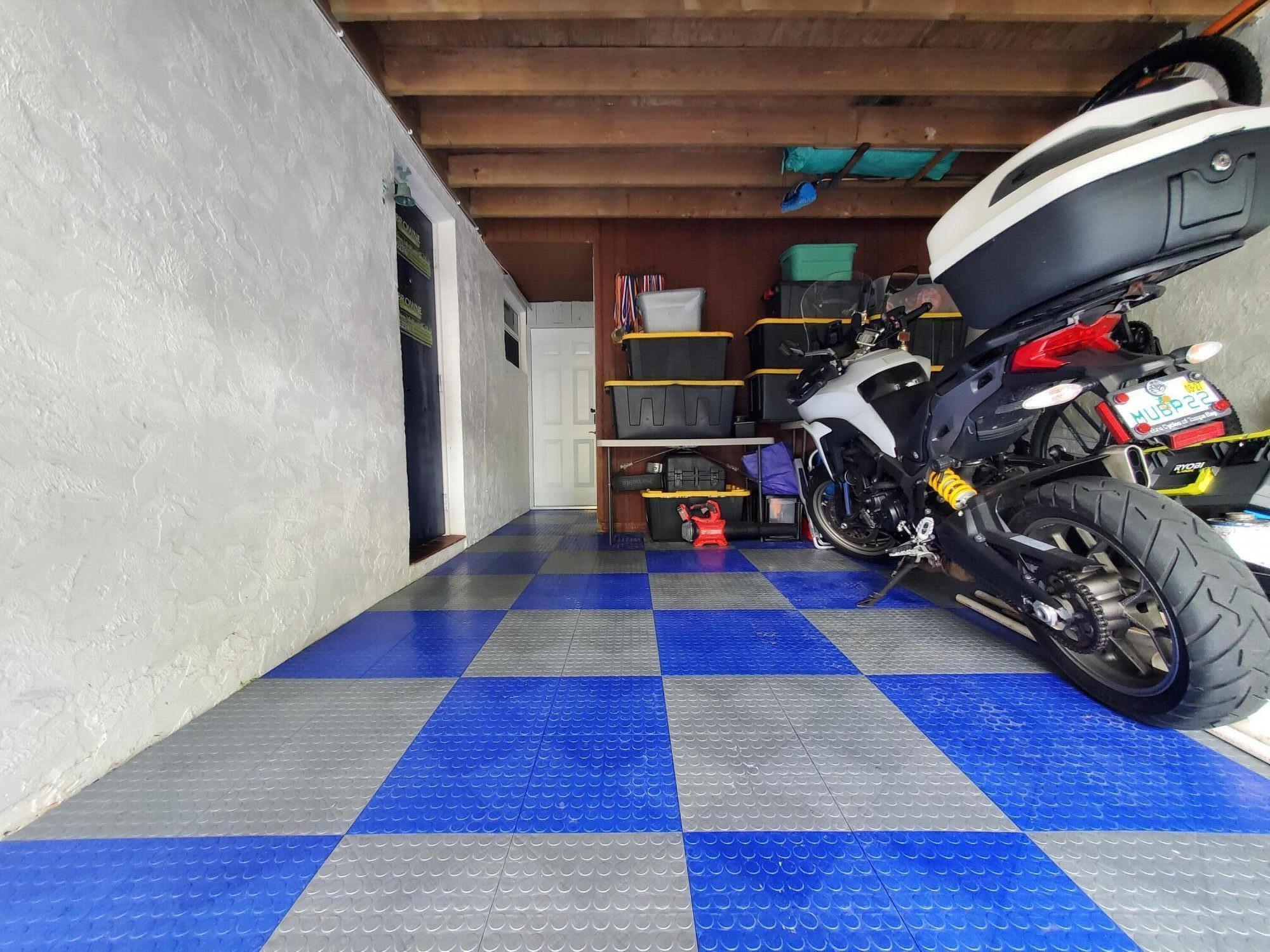 LOS MANGOS PATIO VILLAS AND TOWNHOMES - Residential