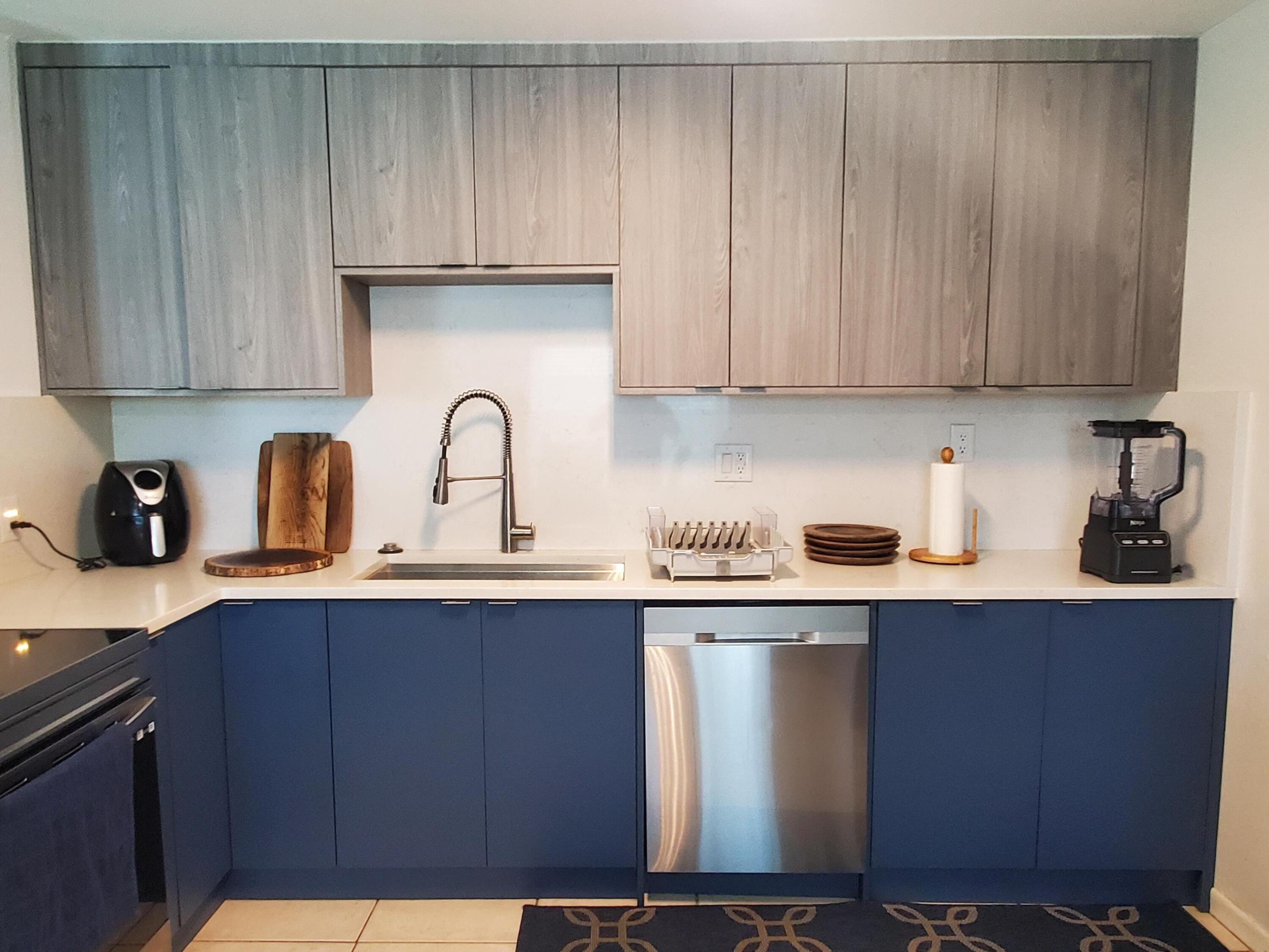 LOS MANGOS PATIO VILLAS AND TOWNHOMES - Residential