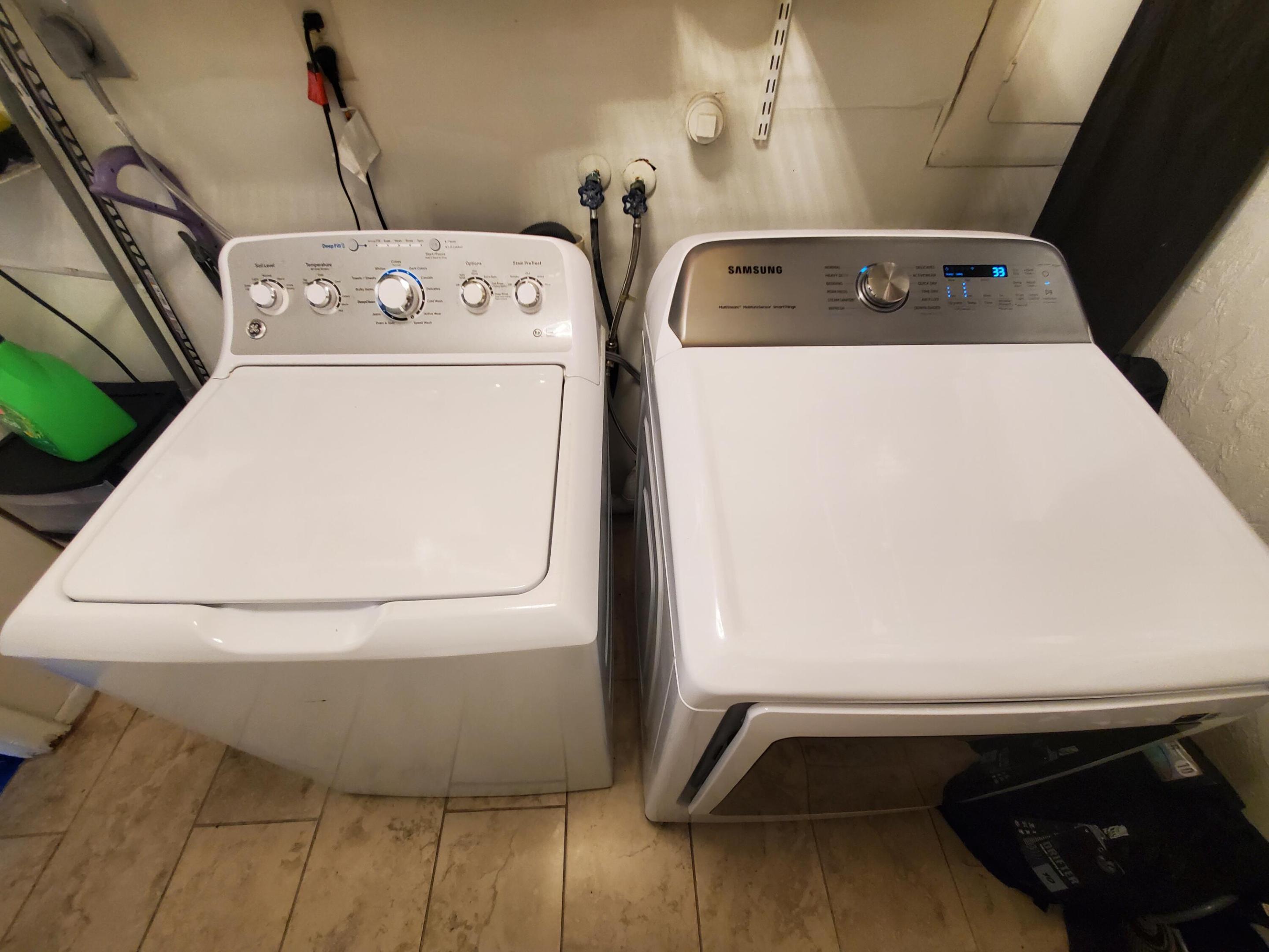 LOS MANGOS PATIO VILLAS AND TOWNHOMES - Residential