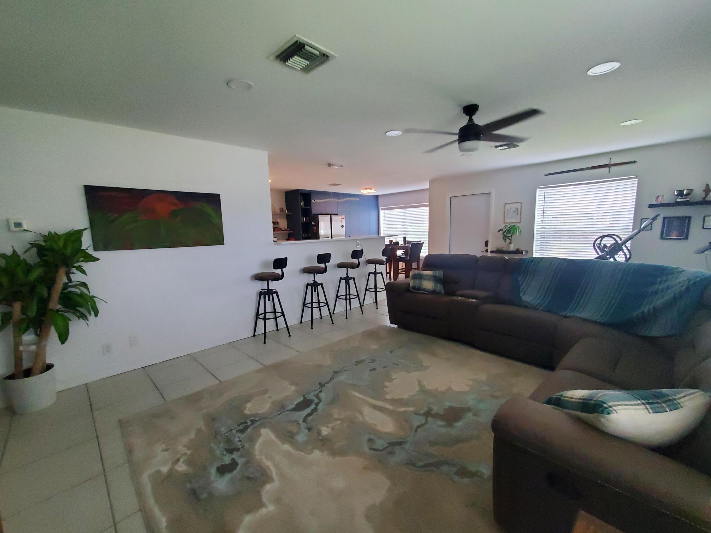 LOS MANGOS PATIO VILLAS AND TOWNHOMES - Residential