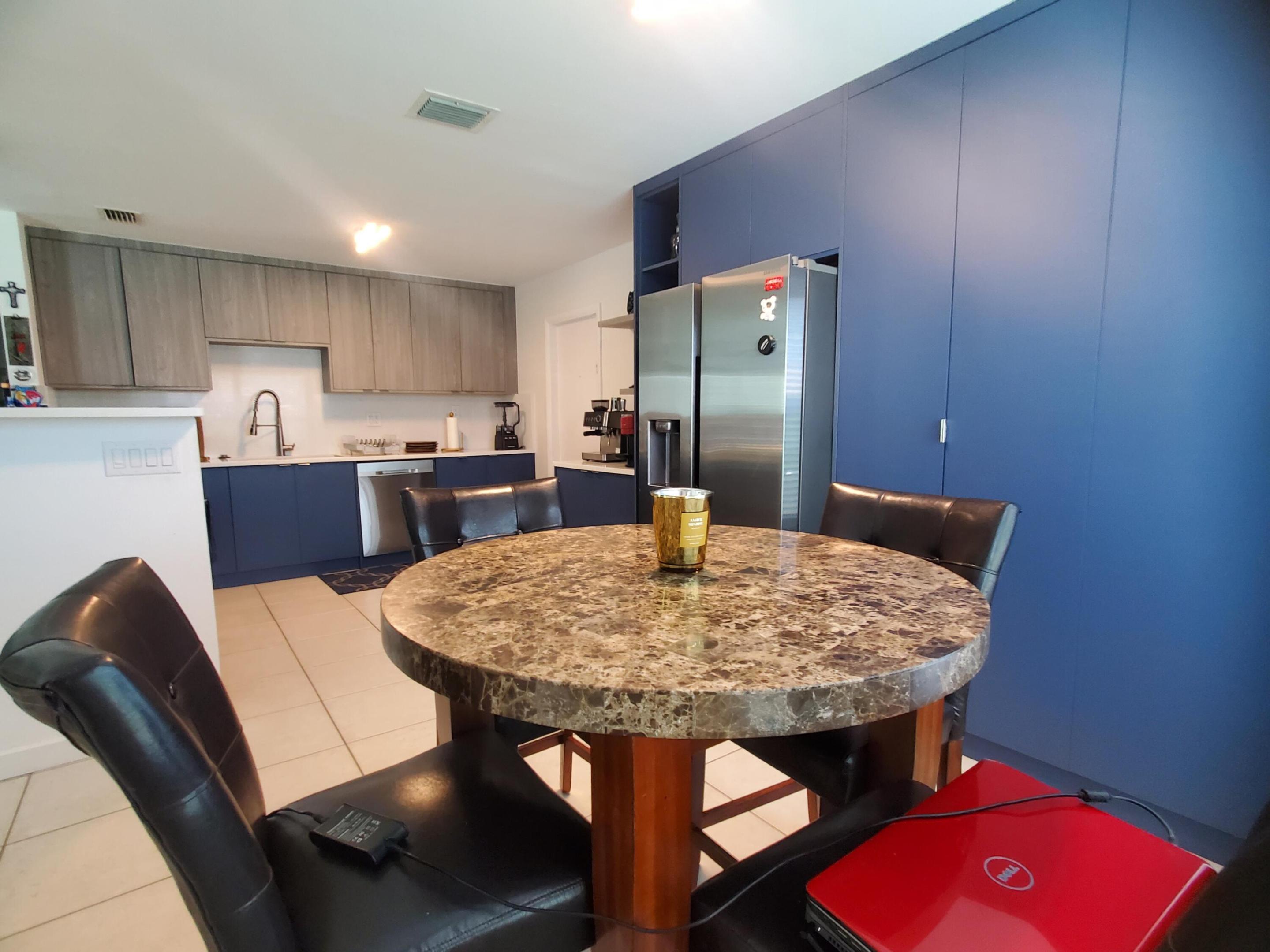 LOS MANGOS PATIO VILLAS AND TOWNHOMES - Residential