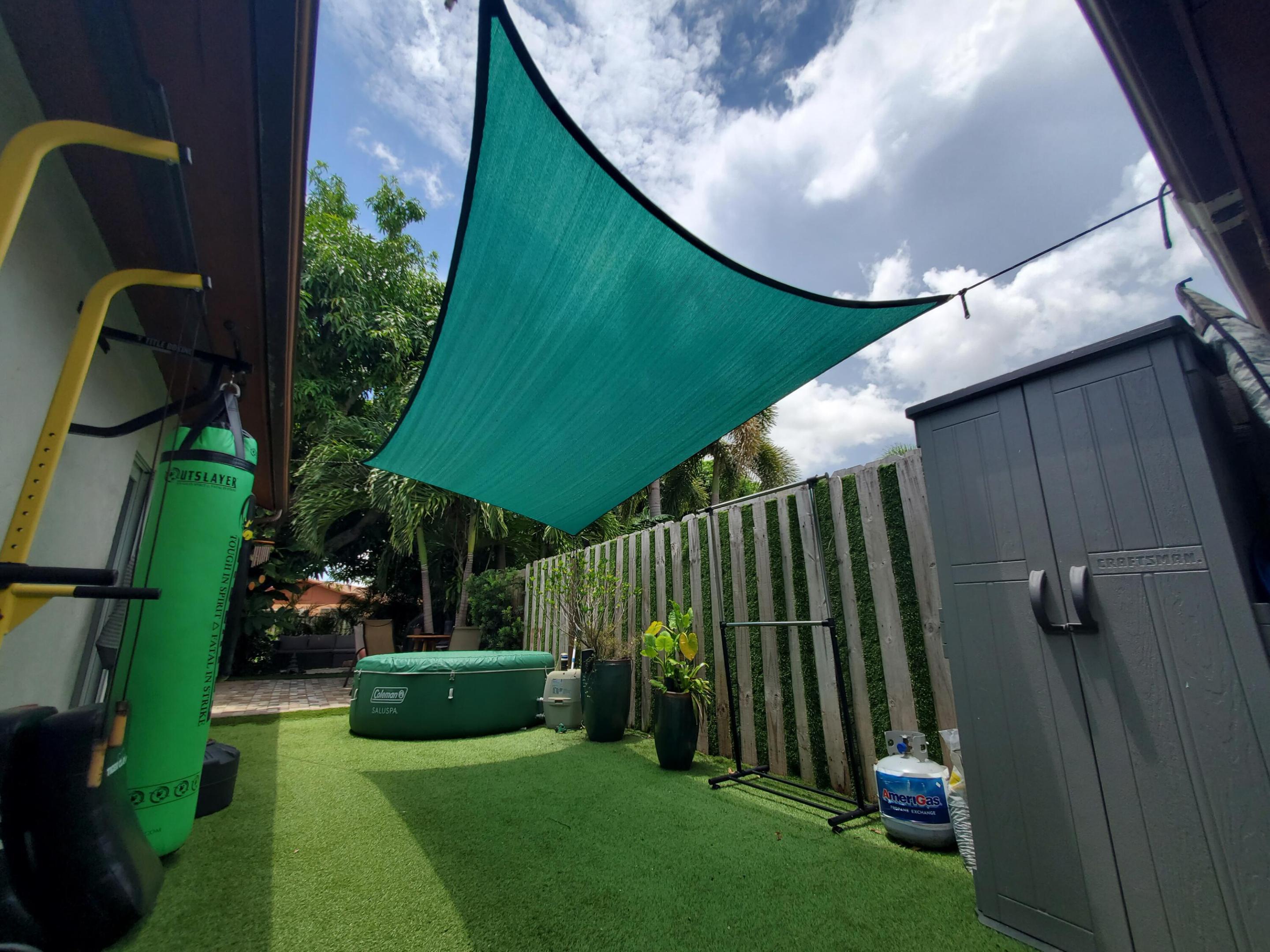 LOS MANGOS PATIO VILLAS AND TOWNHOMES - Residential