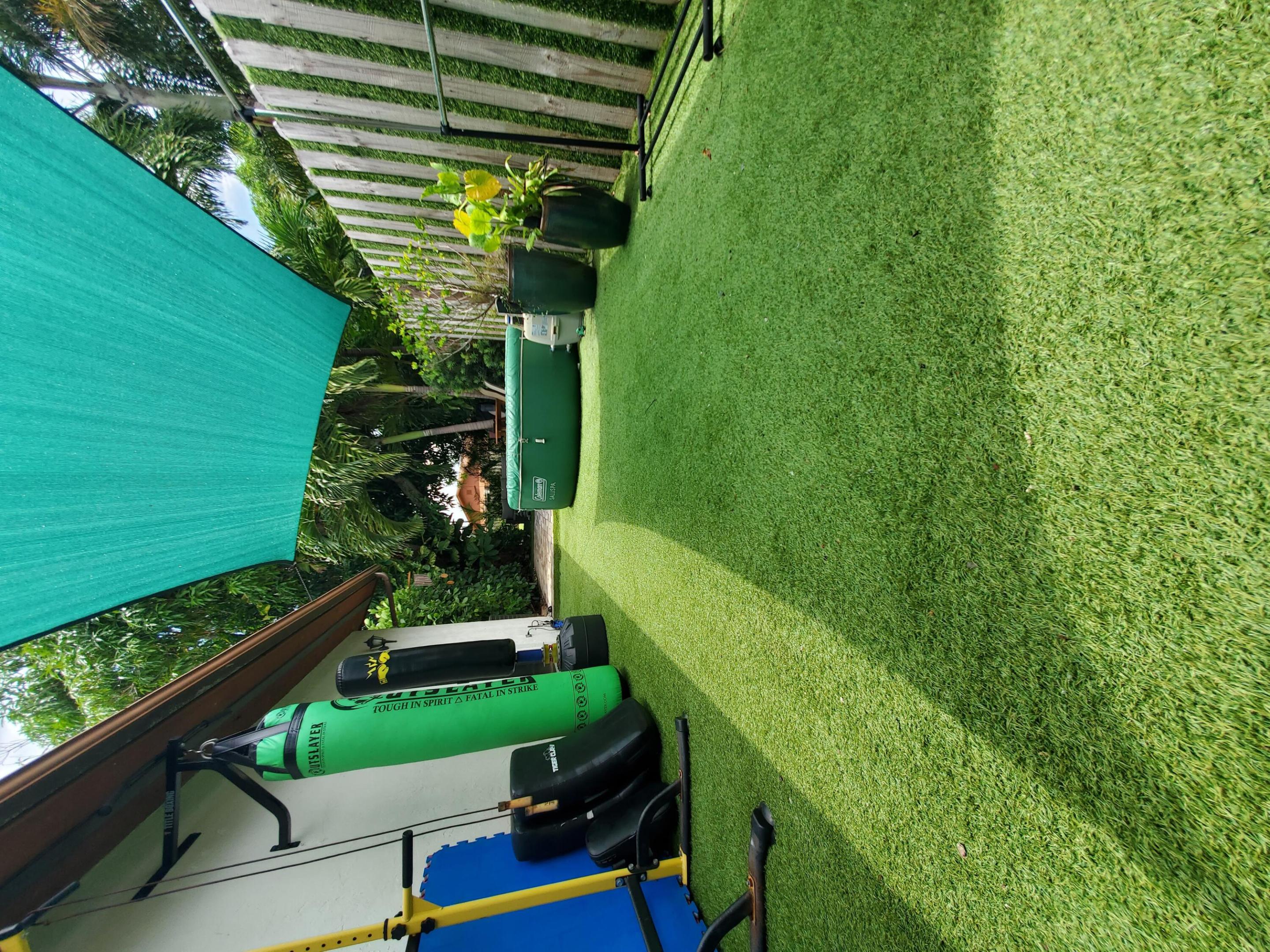 LOS MANGOS PATIO VILLAS AND TOWNHOMES - Residential