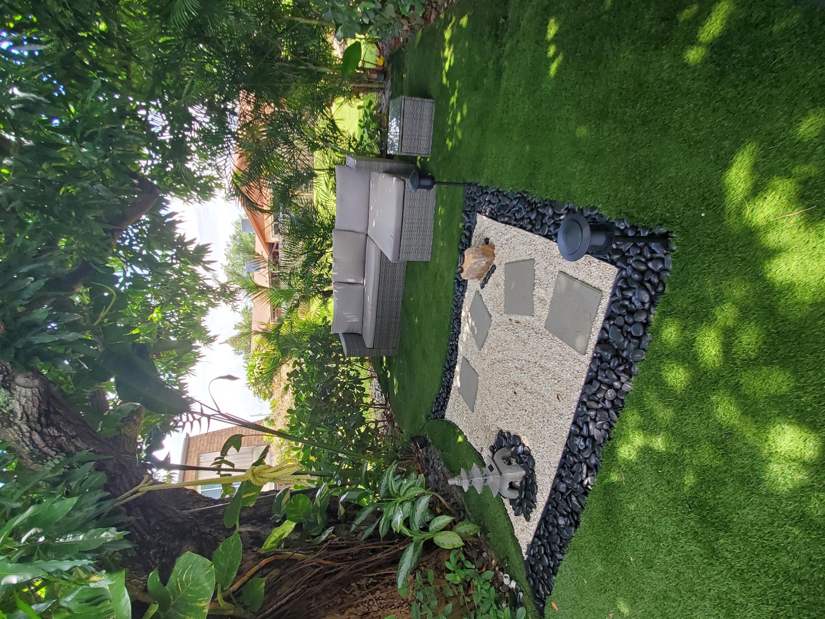 LOS MANGOS PATIO VILLAS AND TOWNHOMES - Residential