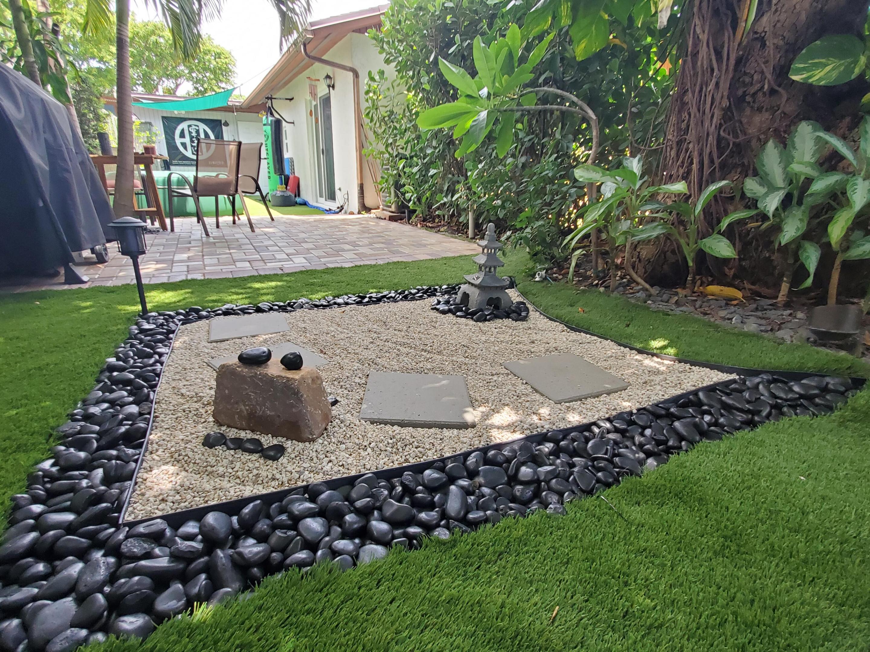 LOS MANGOS PATIO VILLAS AND TOWNHOMES - Residential