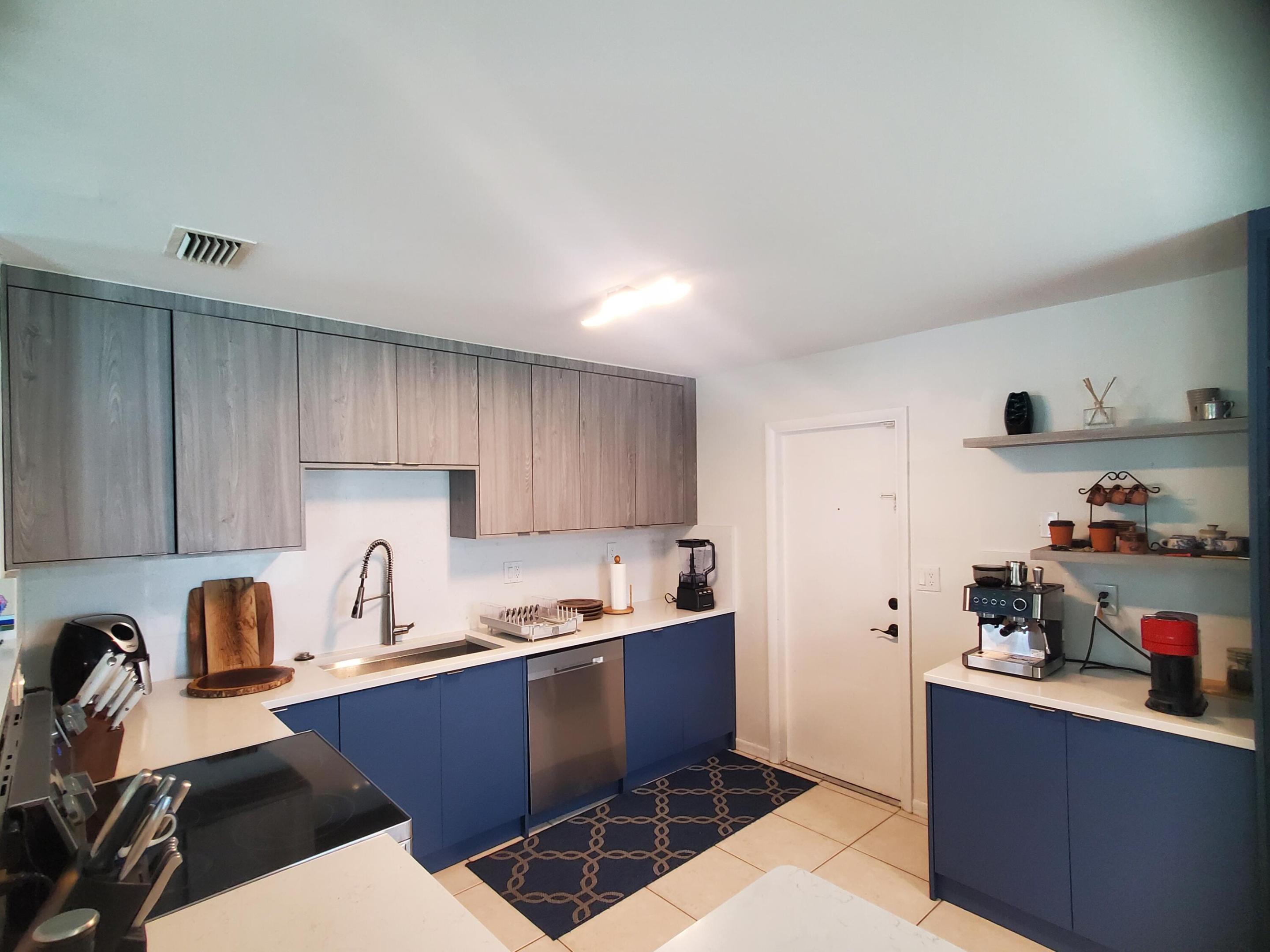 LOS MANGOS PATIO VILLAS AND TOWNHOMES - Residential