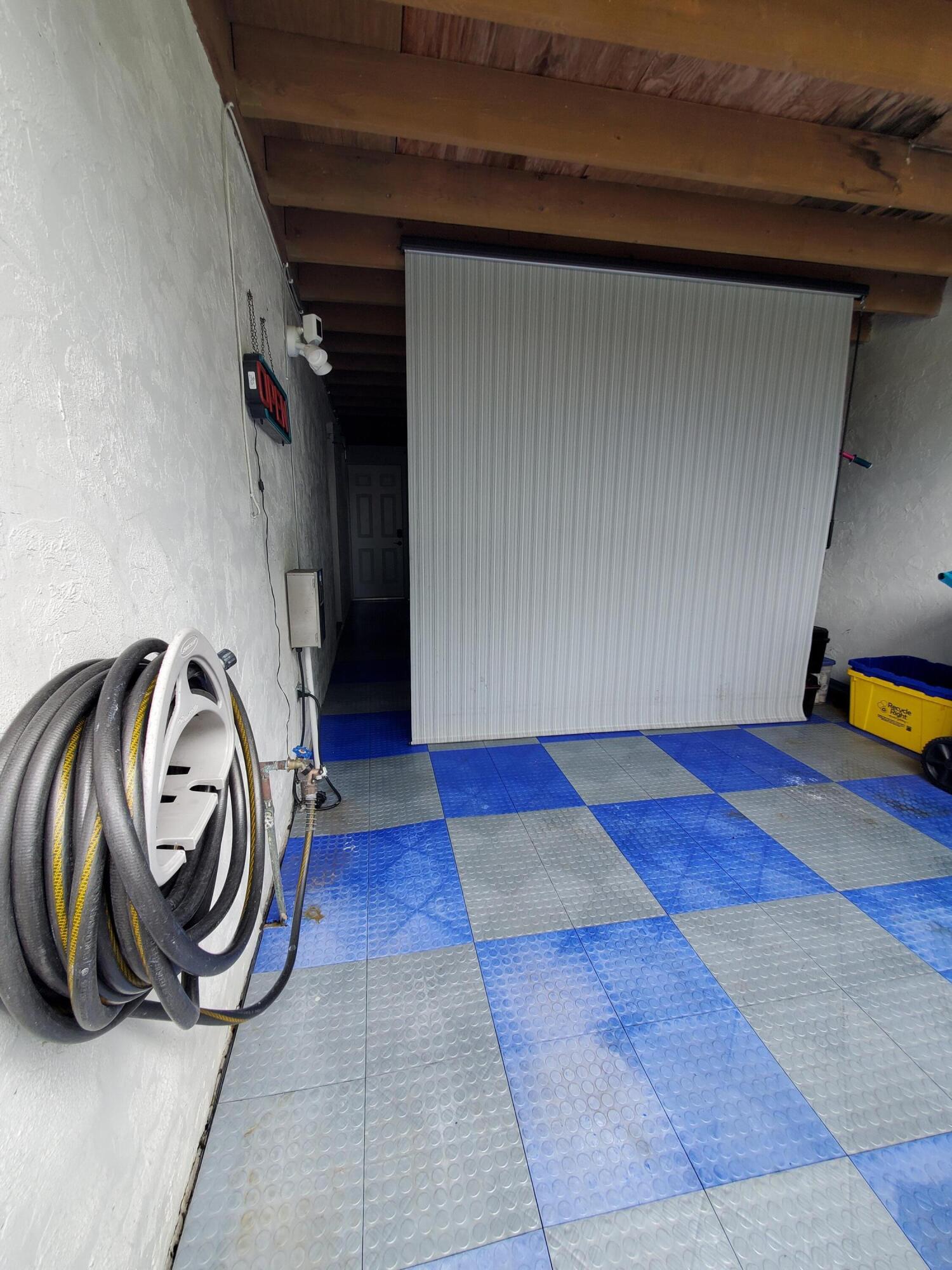 LOS MANGOS PATIO VILLAS AND TOWNHOMES - Residential