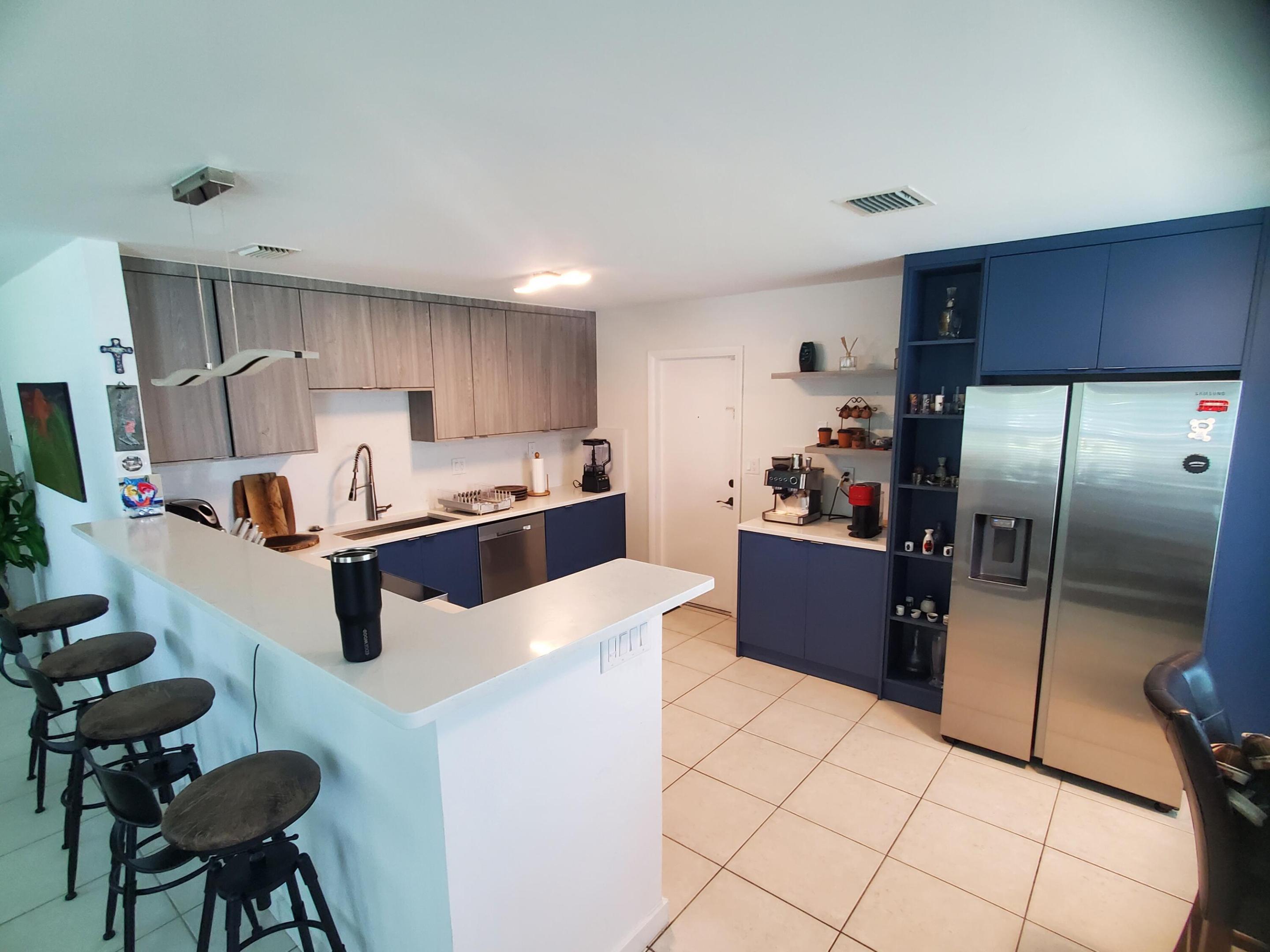 LOS MANGOS PATIO VILLAS AND TOWNHOMES - Residential