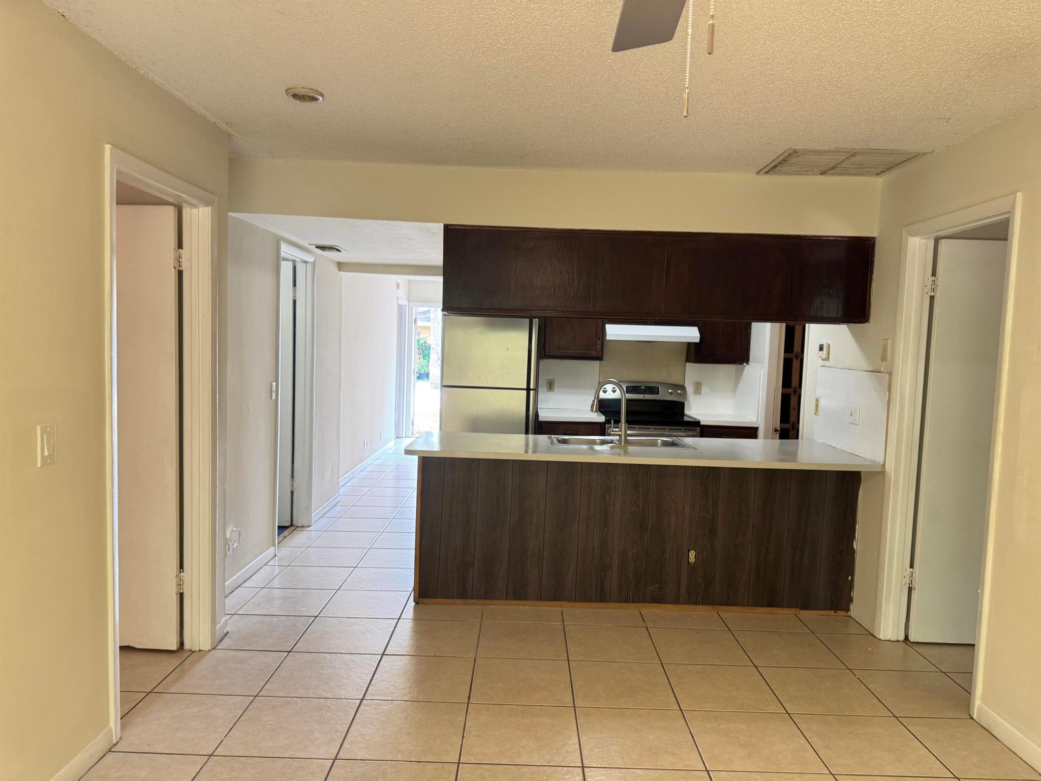 SUGAR POND MANOR OF WELLI - Residential Lease