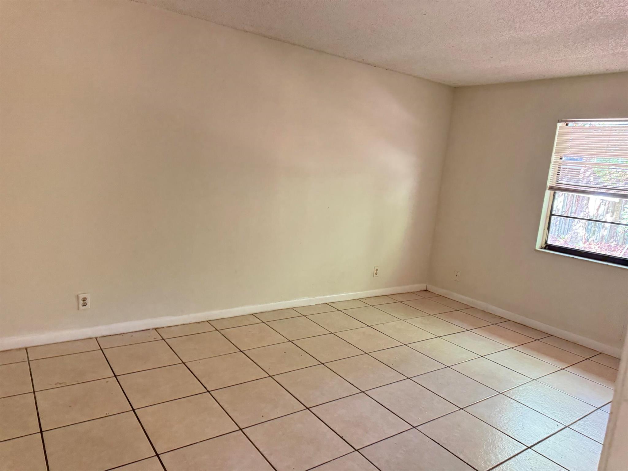 SUGAR POND MANOR OF WELLI - Residential Lease