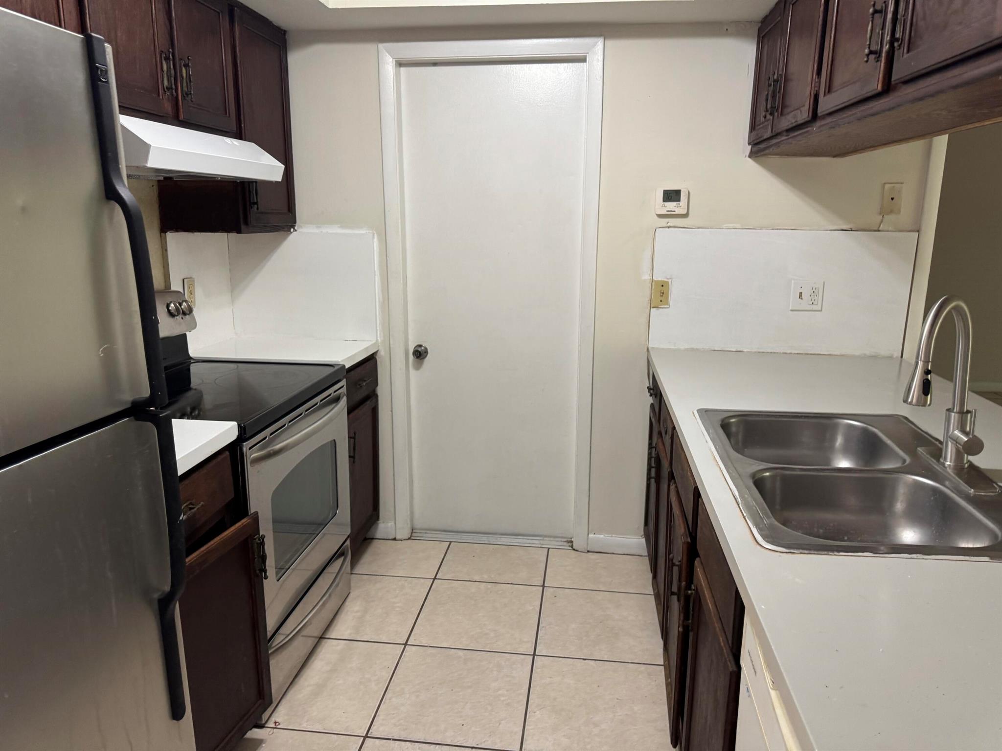 SUGAR POND MANOR OF WELLI - Residential Lease