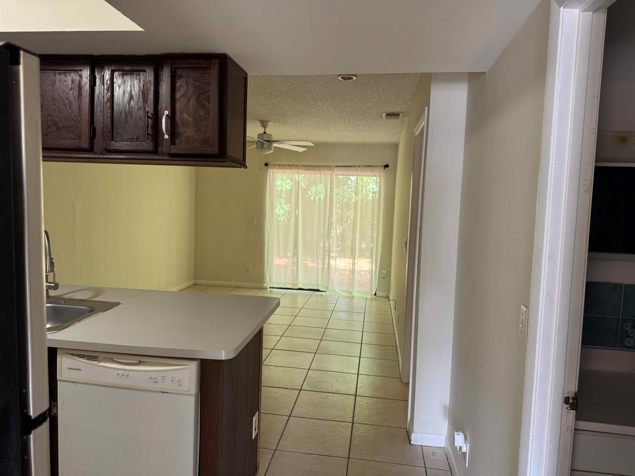 SUGAR POND MANOR OF WELLI - Residential Lease