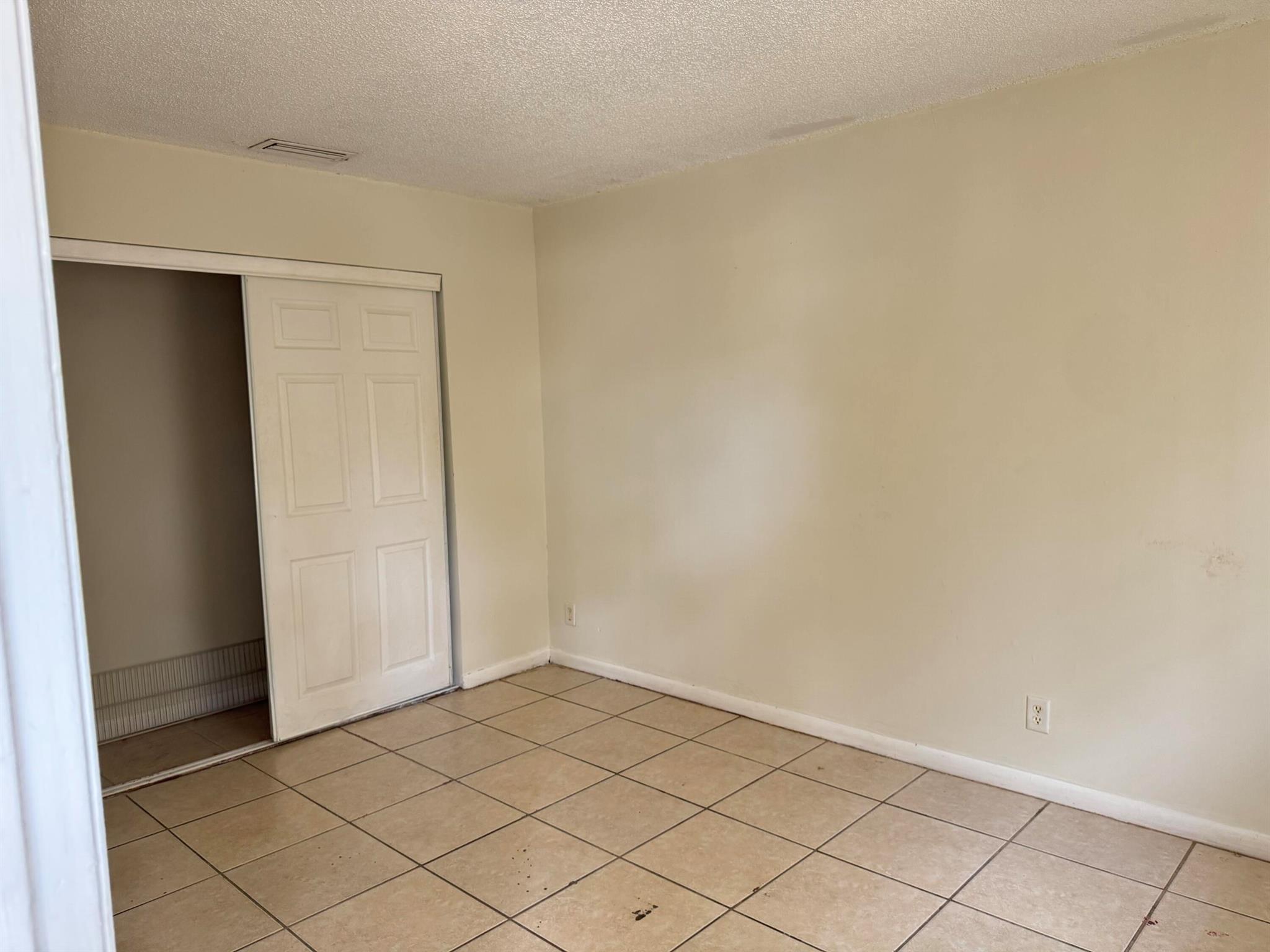 SUGAR POND MANOR OF WELLI - Residential Lease