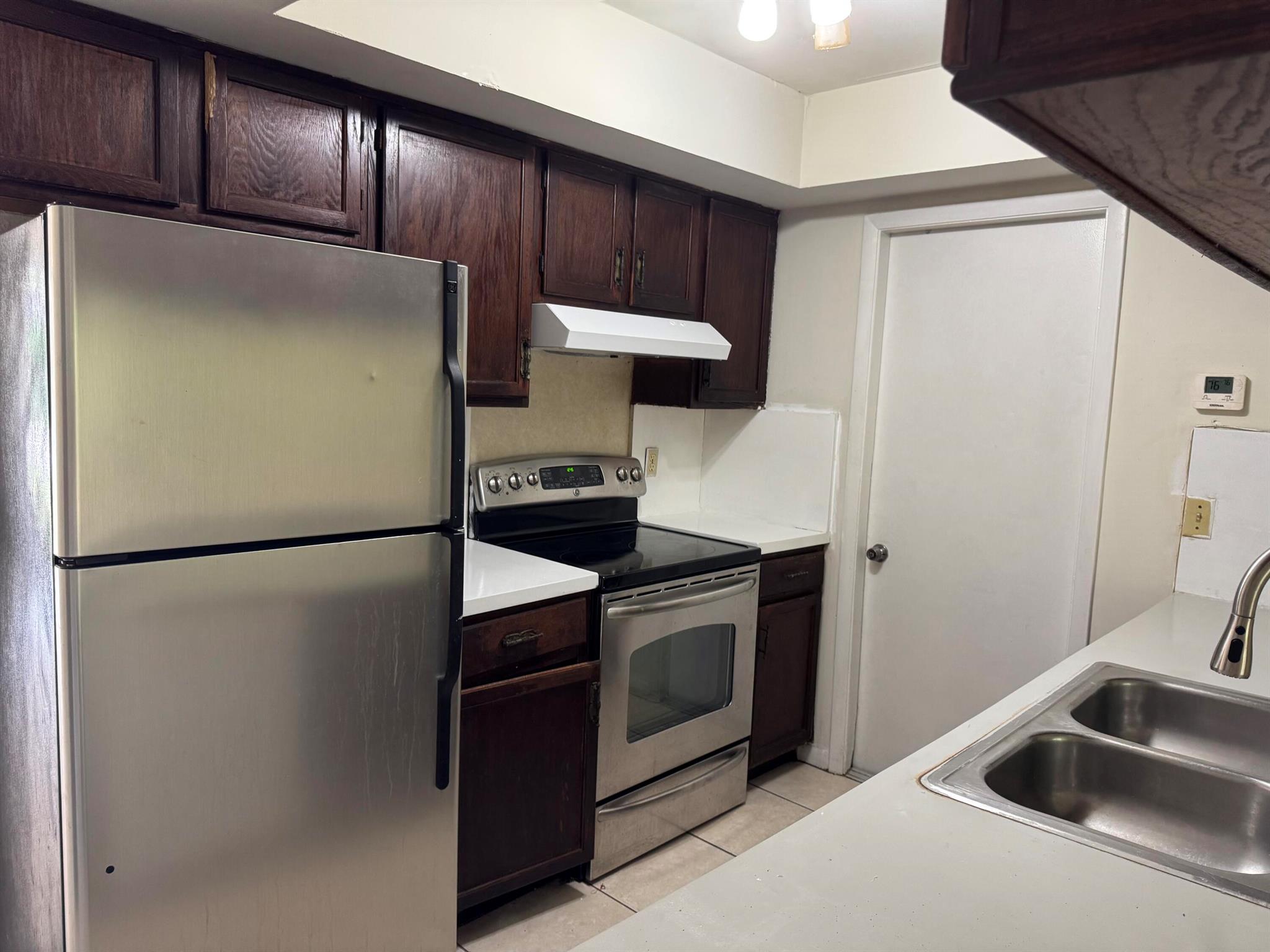 SUGAR POND MANOR OF WELLI - Residential Lease