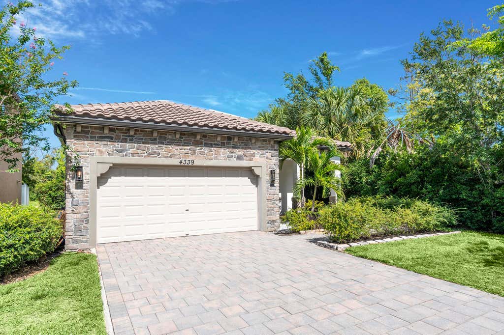 Photo of 4339 Buena Tara Drive, West Palm Beach, FL 33413 (MLS # B26062767)