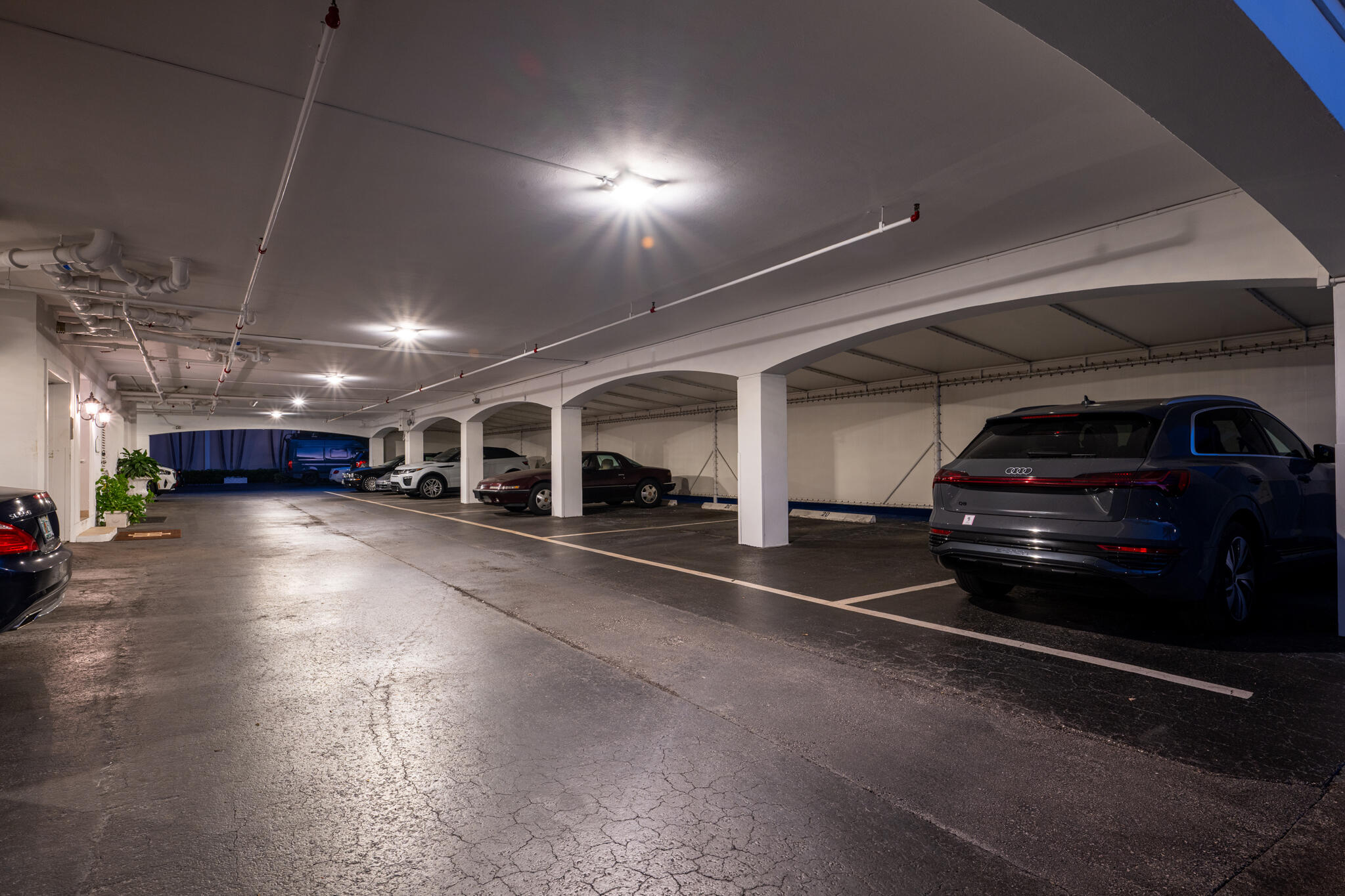 ISLAND HOUSE CONDO - Residential