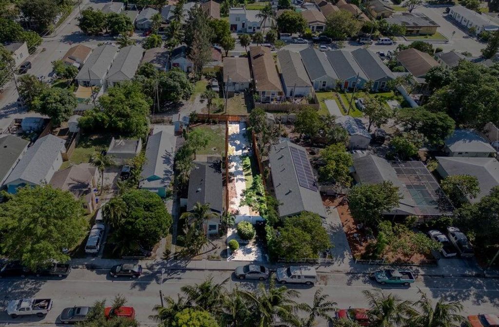 Photo of 320 N D Street, Lake Worth Beach, FL 33460 (MLS # R11133843)