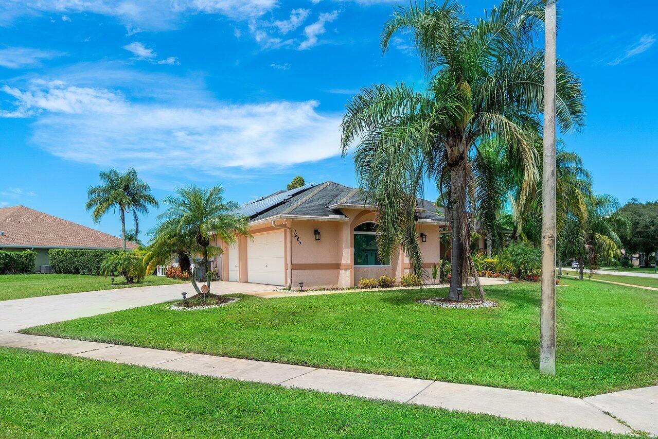 MEADOW WOOD OF THE LANDINGS AT WELLINGTO - Residential Lease