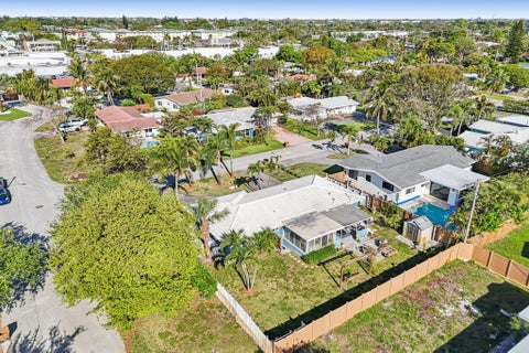 Tiny photo for 818 SE 9th Terrace, Deerfield Beach, FL 33441 (MLS # B26007388)
