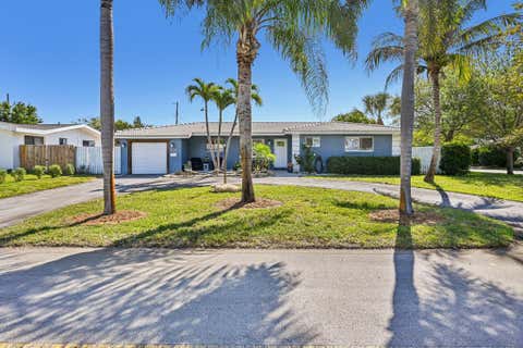 Photo of 818 SE 9th Terrace, Deerfield Beach, FL 33441 (MLS # B26007388)