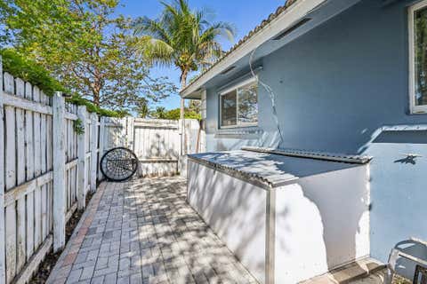 Tiny photo for 818 SE 9th Terrace, Deerfield Beach, FL 33441 (MLS # B26007388)