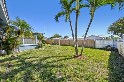 Tiny photo for 818 SE 9th Terrace, Deerfield Beach, FL 33441 (MLS # B26007388)