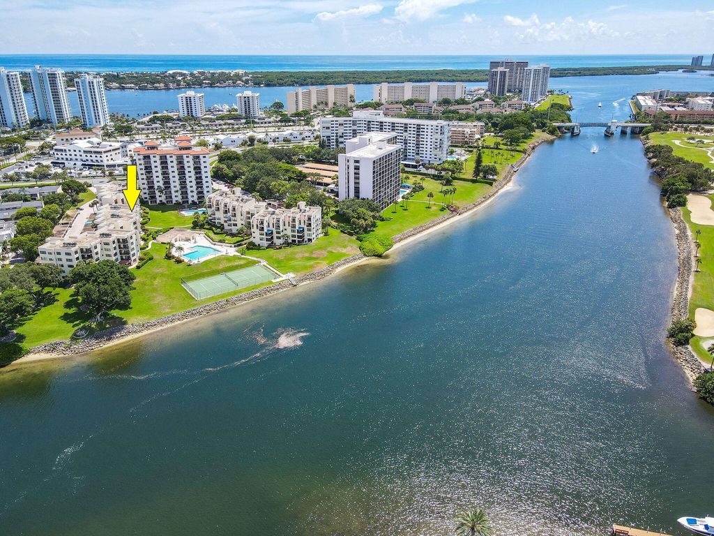 Photo of 372 Golfview Road #503, North Palm Beach, FL 33408 (MLS # R10914072)