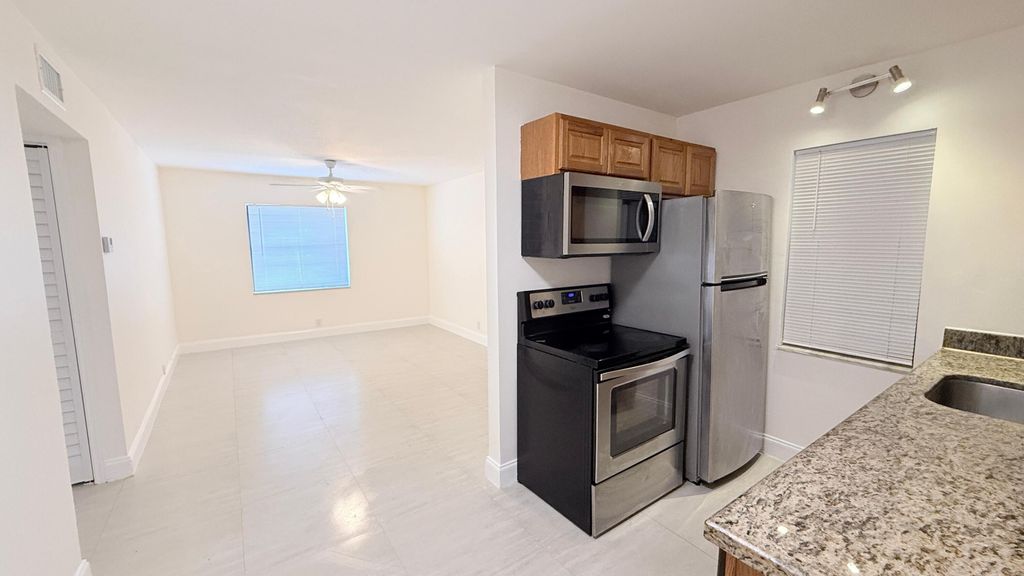 Photo of 607 NE 29th Drive #17, Wilton Manors, FL 33334 (MLS # B26019354)