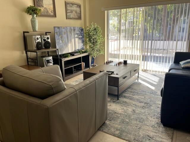 MANORS OF INVERRARY I-5 - Residential Lease