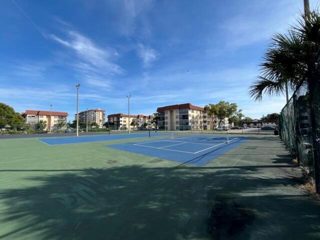 MANORS OF INVERRARY I-5 - Residential Lease